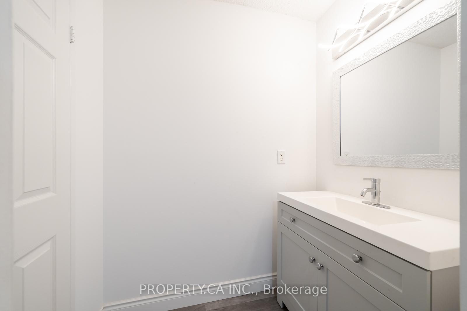 355 Rathburn Road E 1204