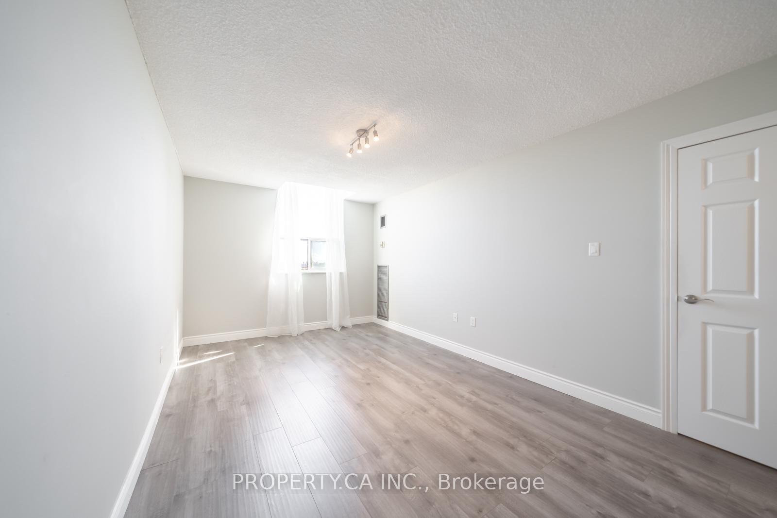 355 Rathburn Road E 1204