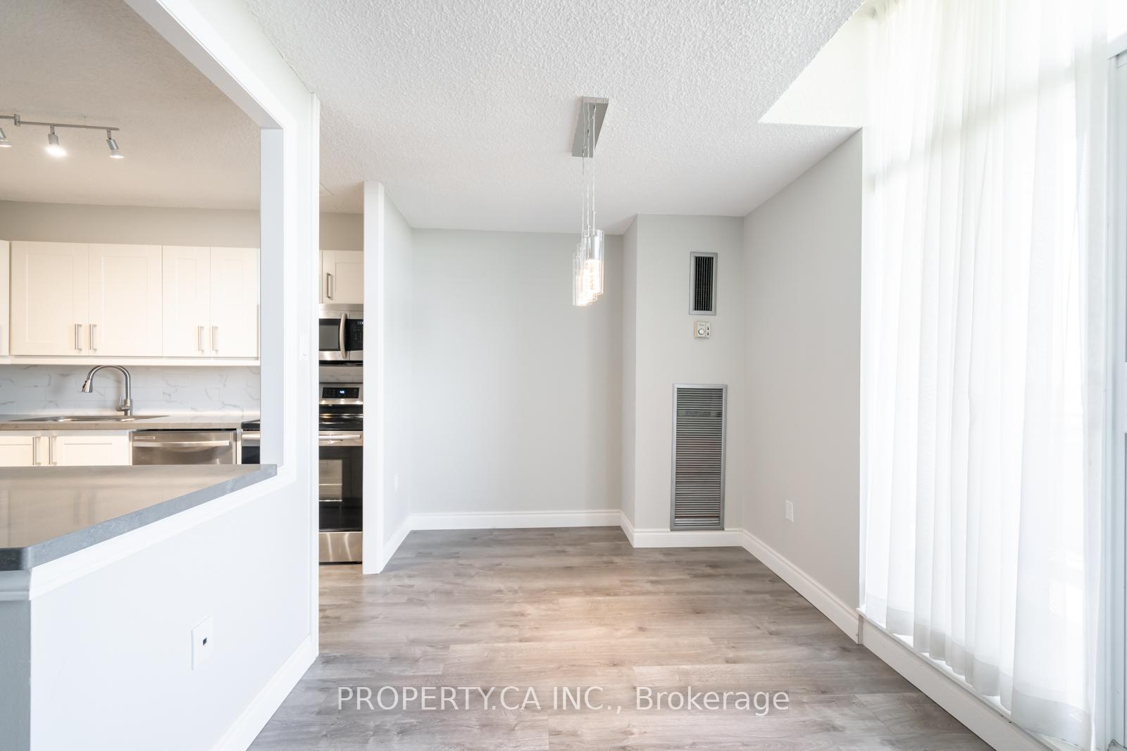 355 Rathburn Road E 1204