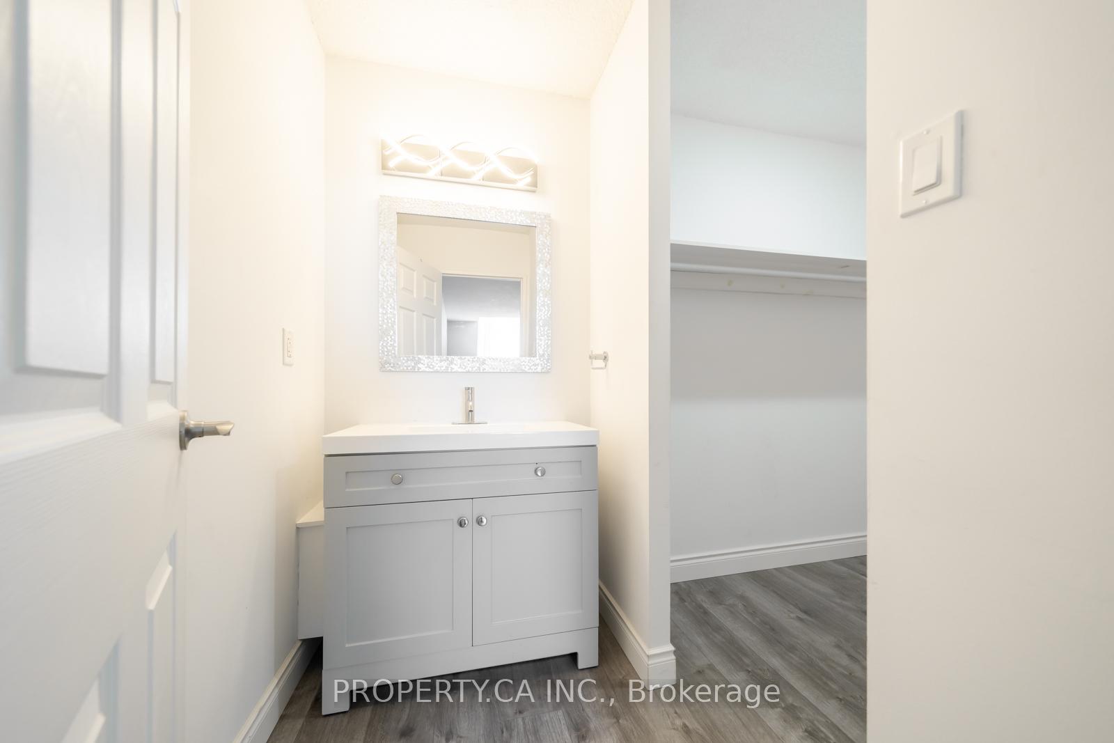 355 Rathburn Road E 1204