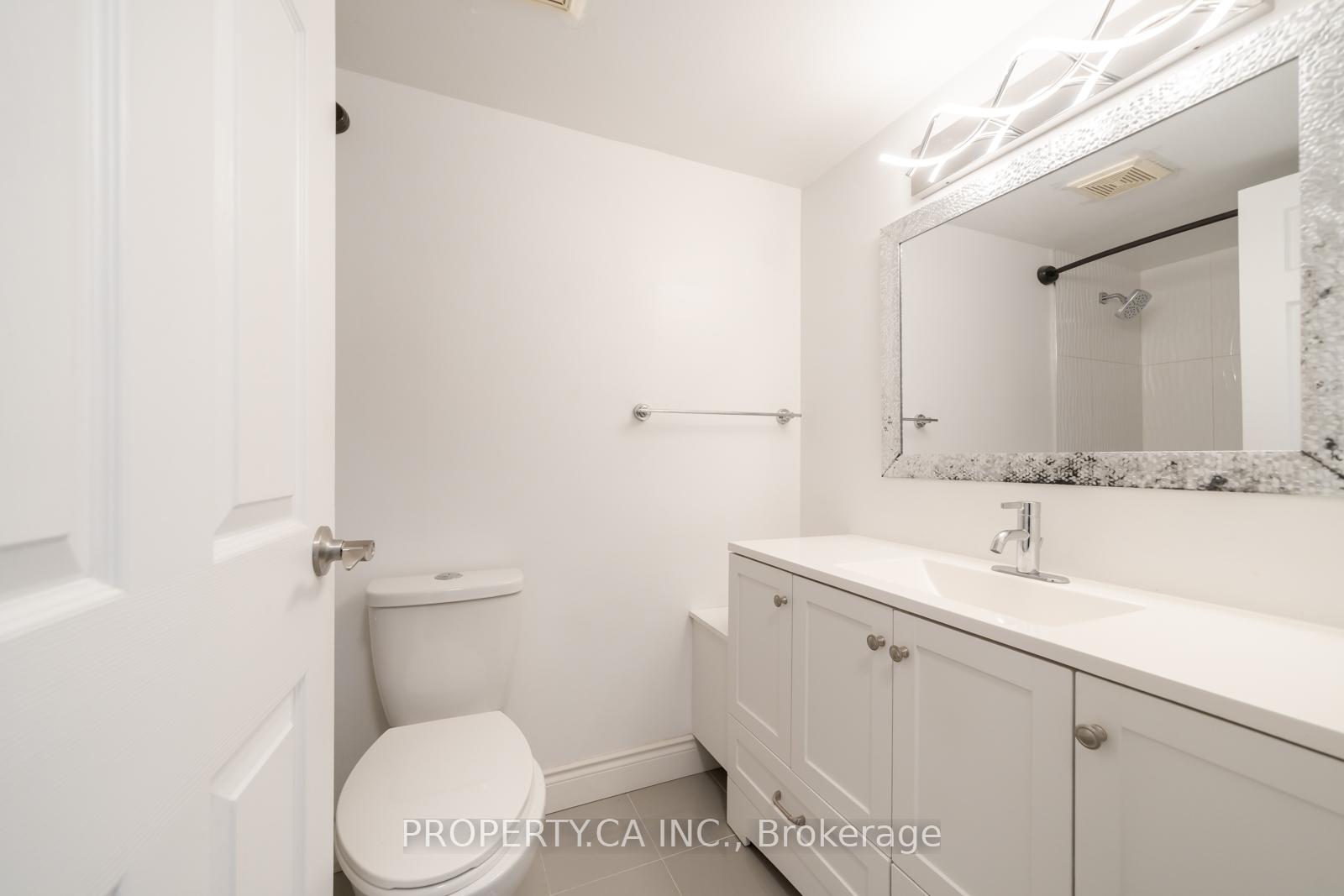 355 Rathburn Road E 1204