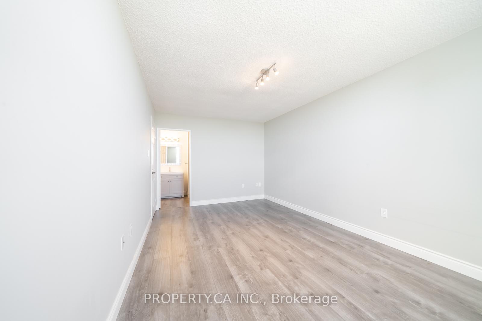 355 Rathburn Road E 1204