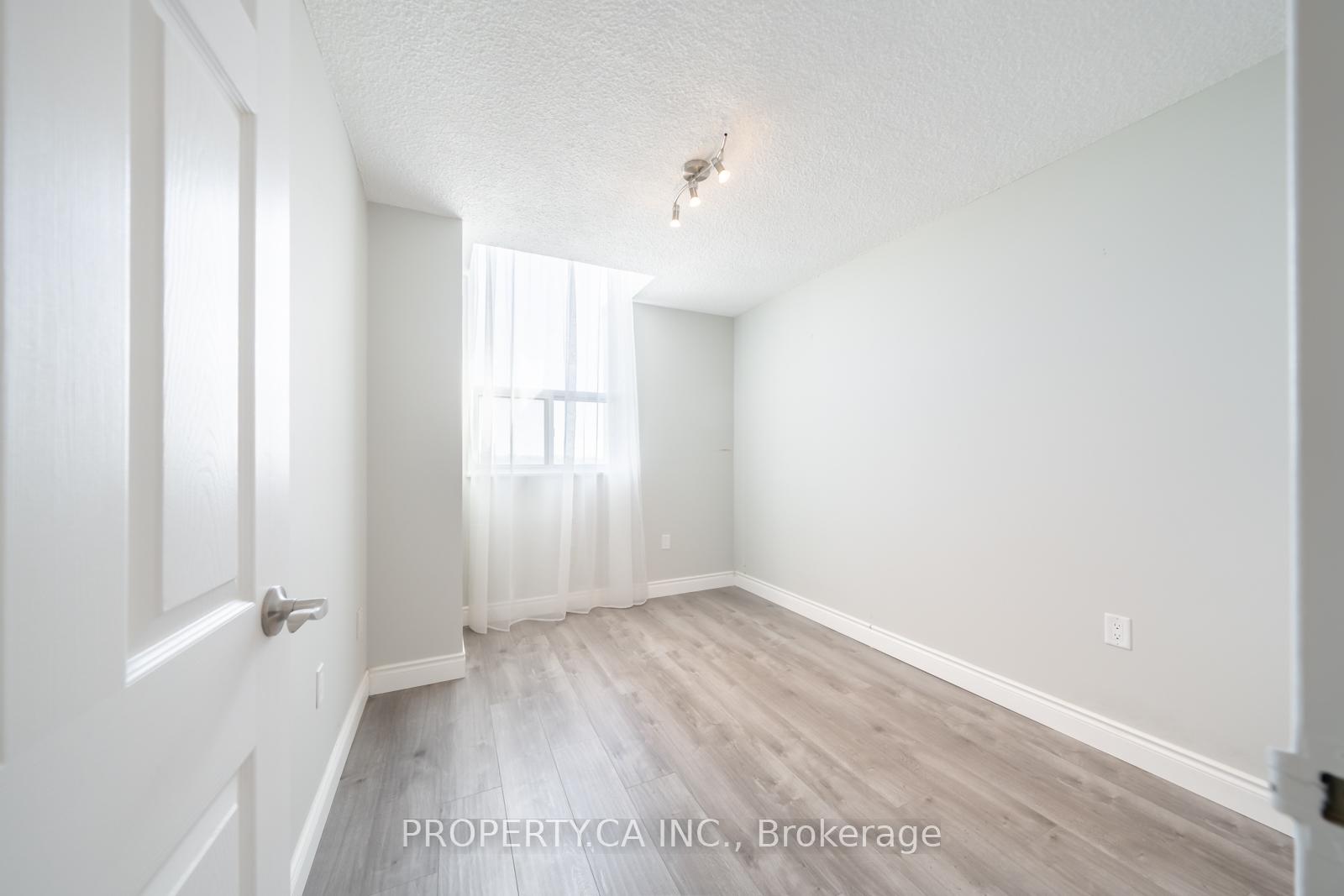 355 Rathburn Road E 1204