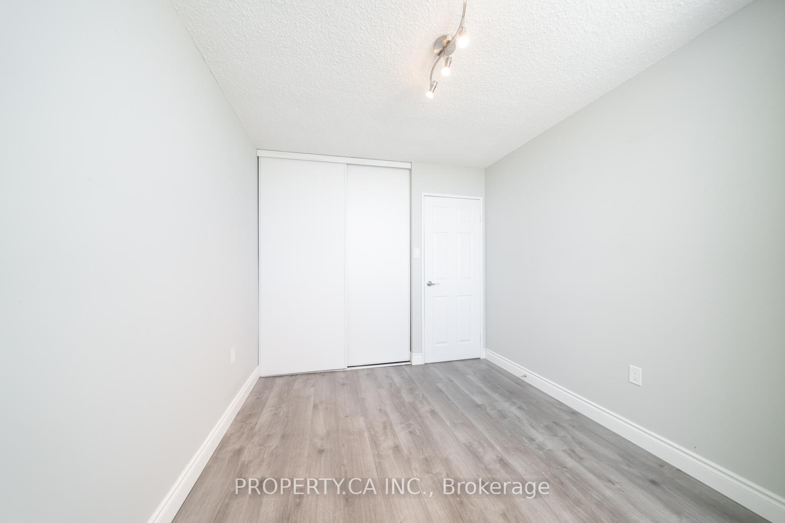 355 Rathburn Road E 1204