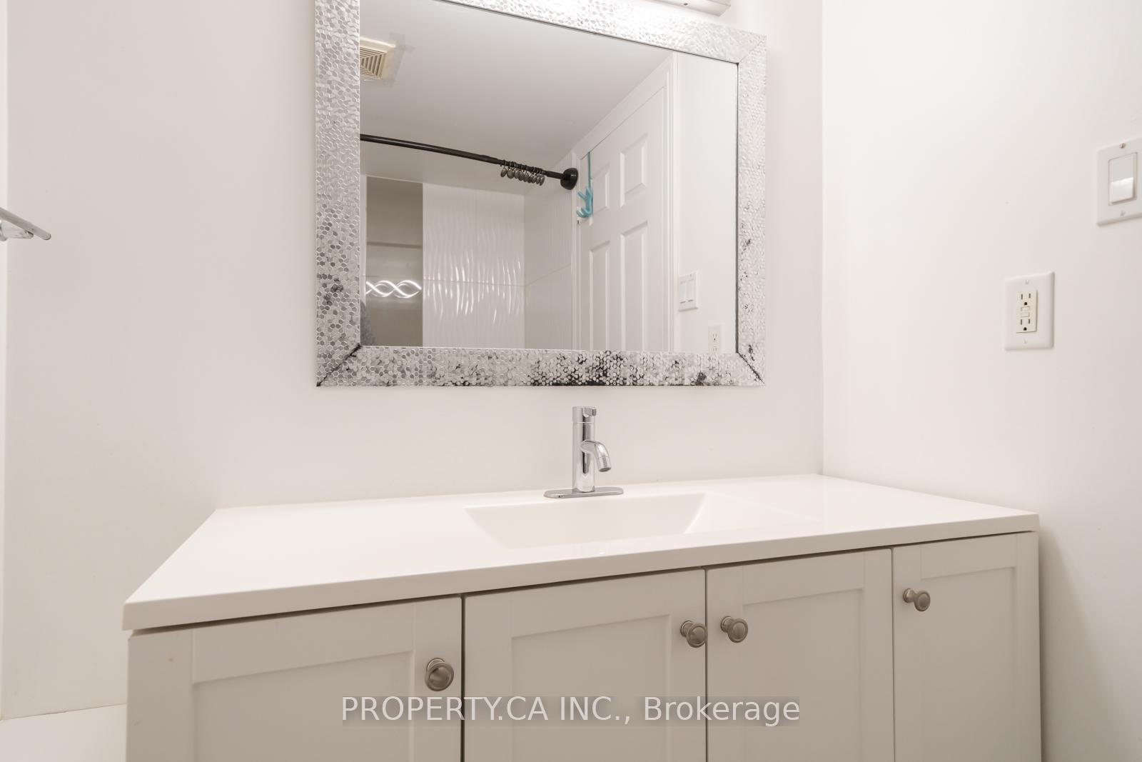355 Rathburn Road E 1204