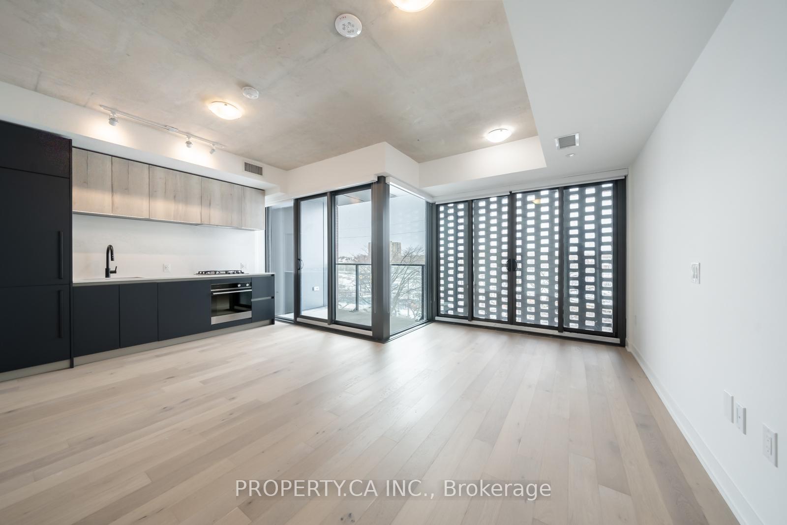 2625 Dundas Street W 407