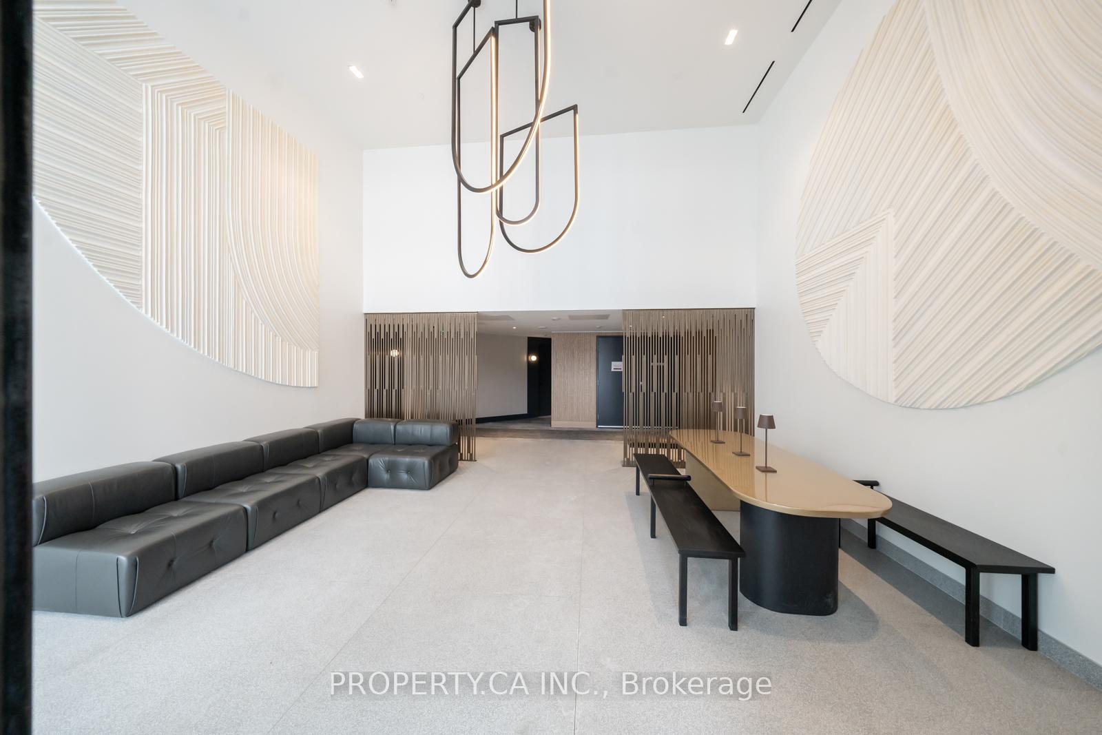 2625 Dundas Street W 407
