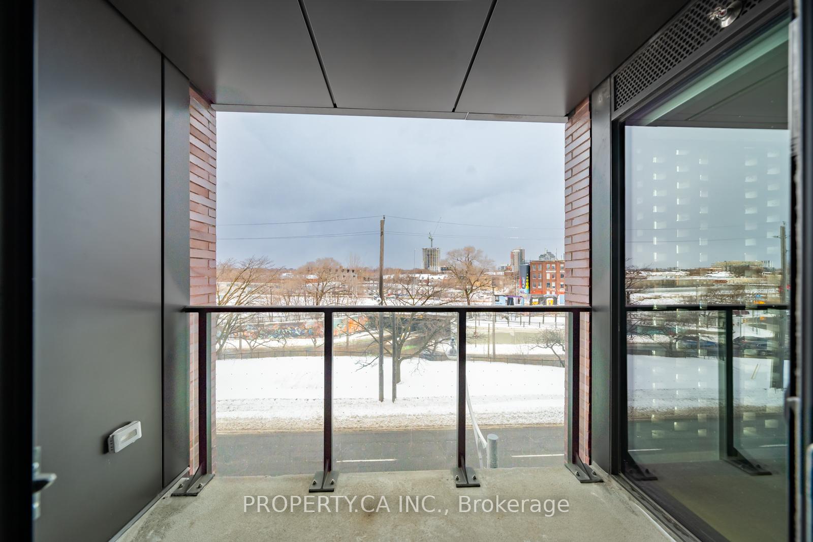 2625 Dundas Street W 407