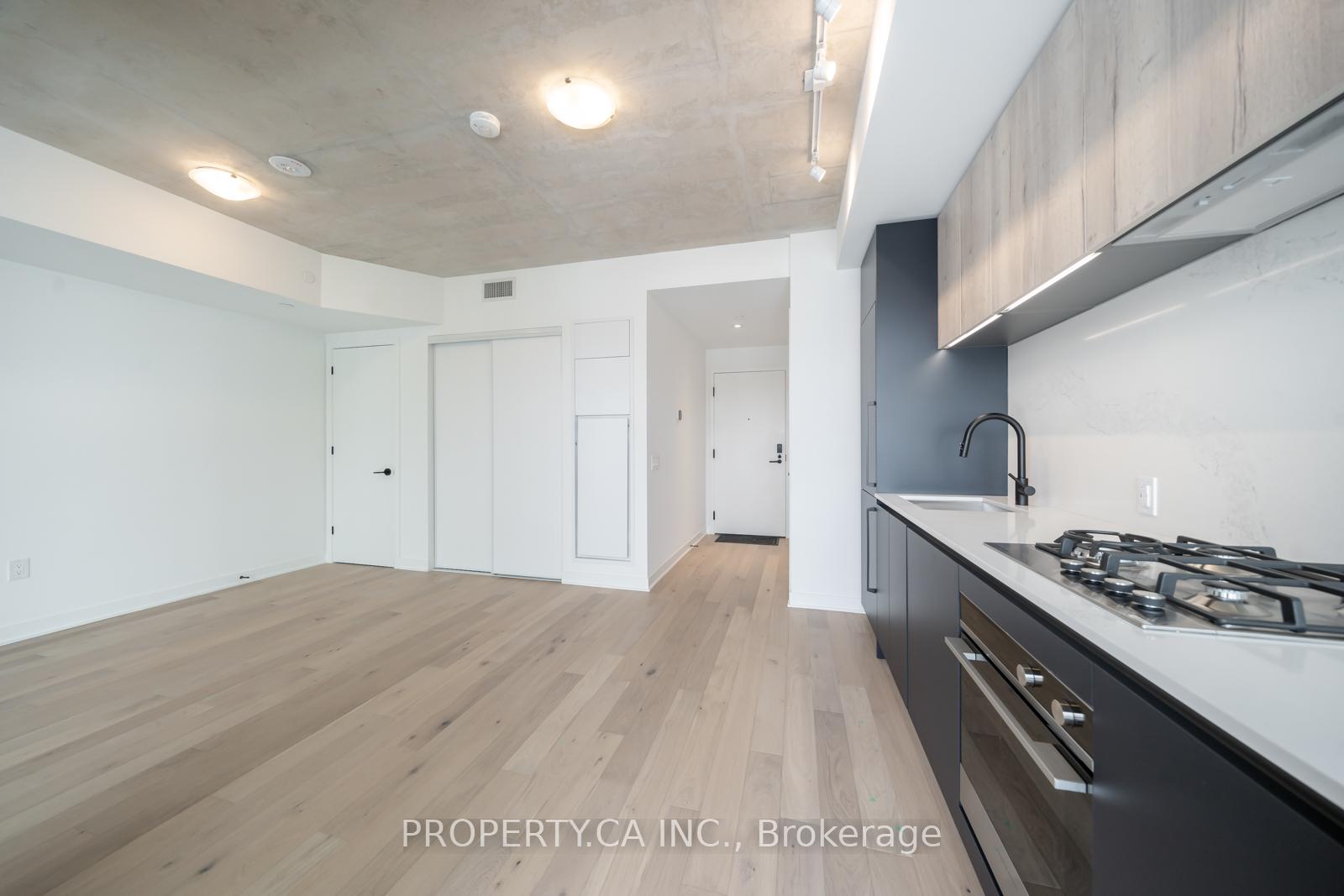 2625 Dundas Street W 407
