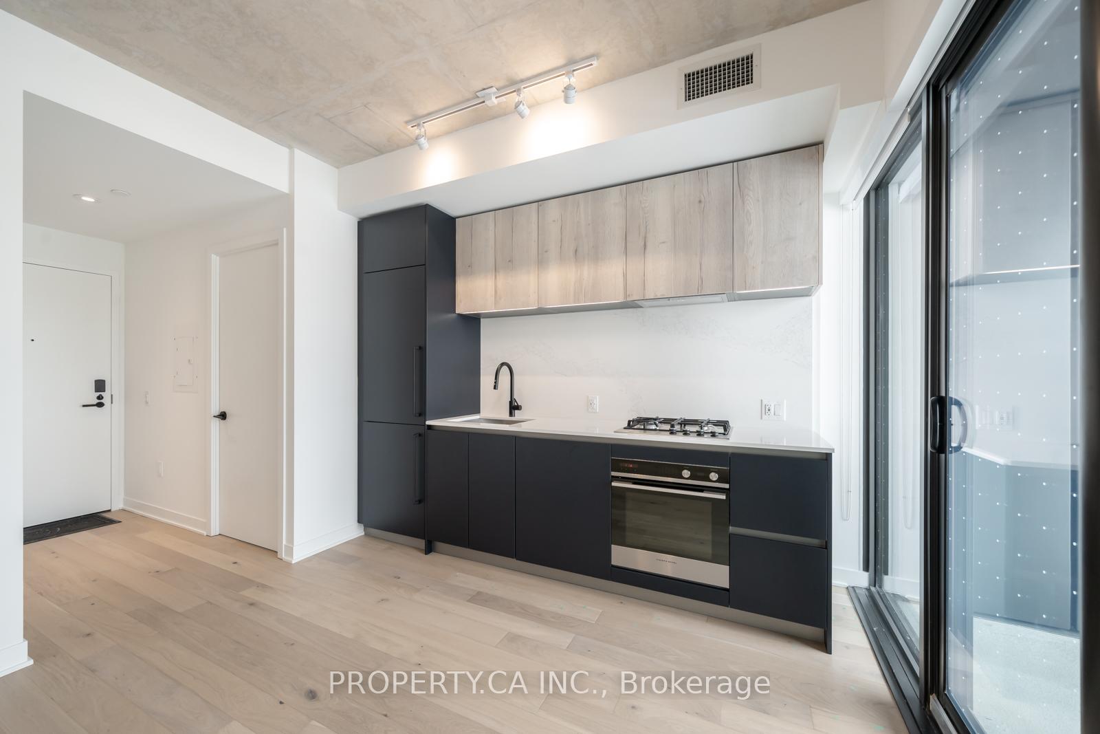 2625 Dundas Street W 407