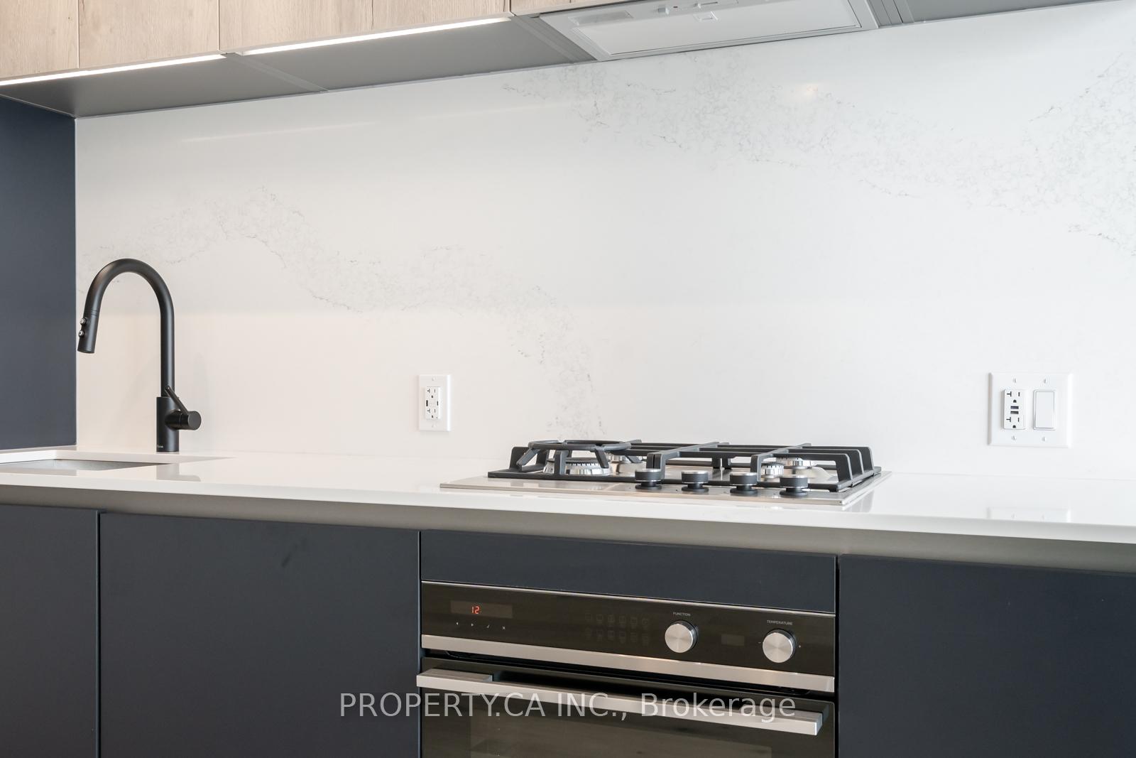 2625 Dundas Street W 407