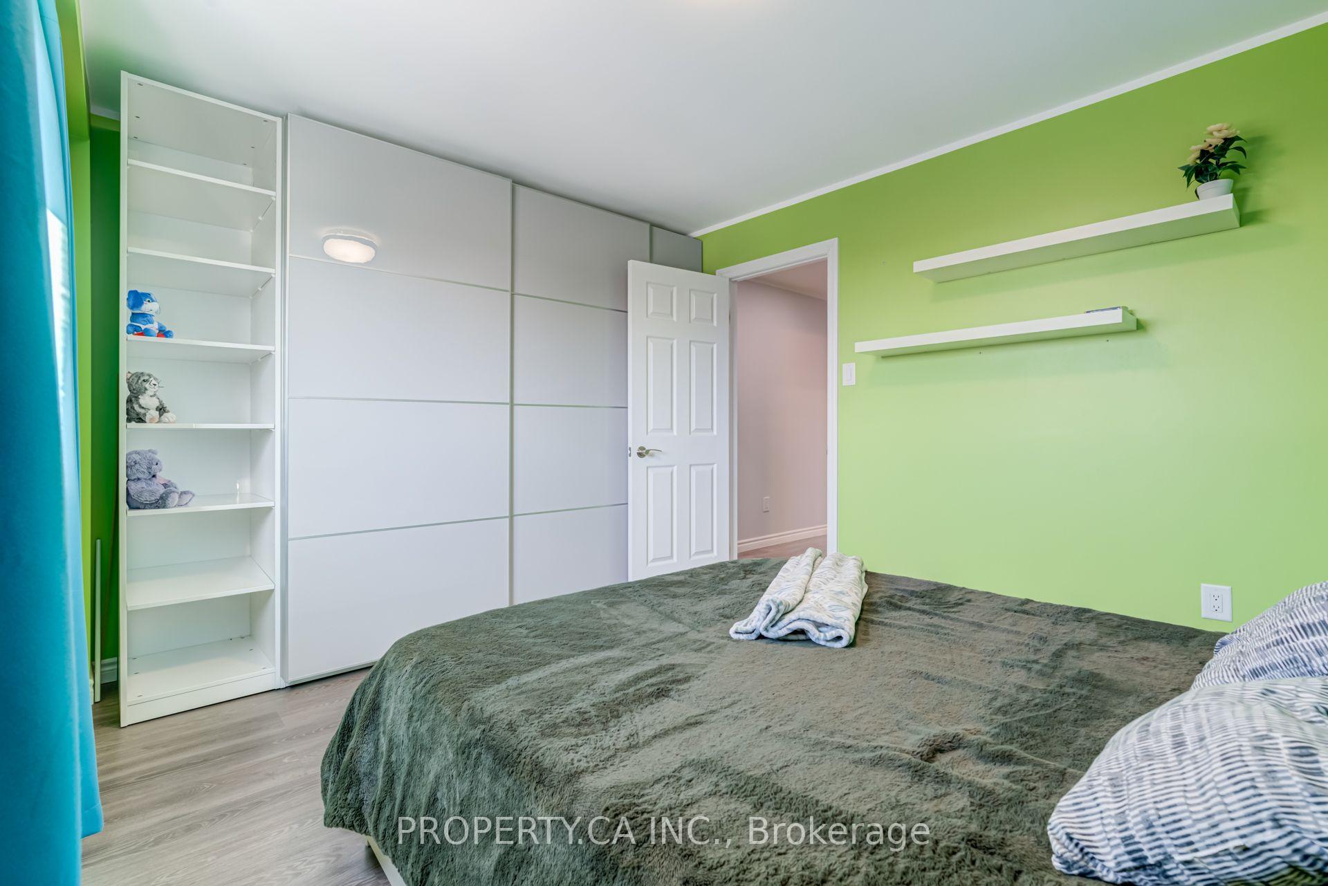 1050 Bristol Road W 45