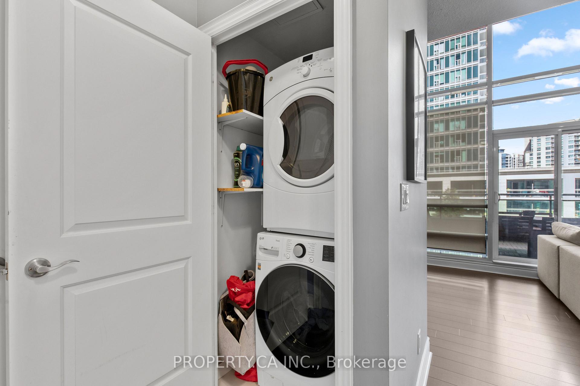 16 Brookers Lane 211, Toronto Unit: 211