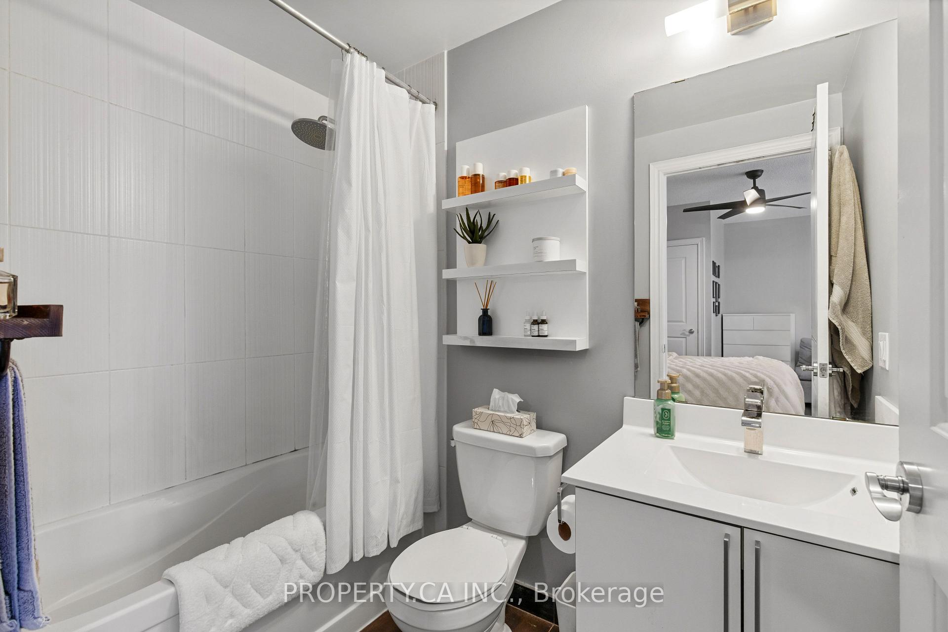 16 Brookers Lane 211, Toronto Unit: 211