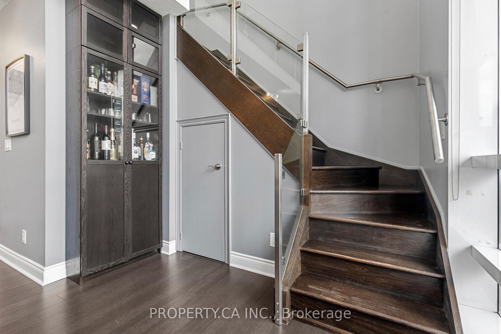 16 Brookers Lane 211, Toronto Unit: 211
