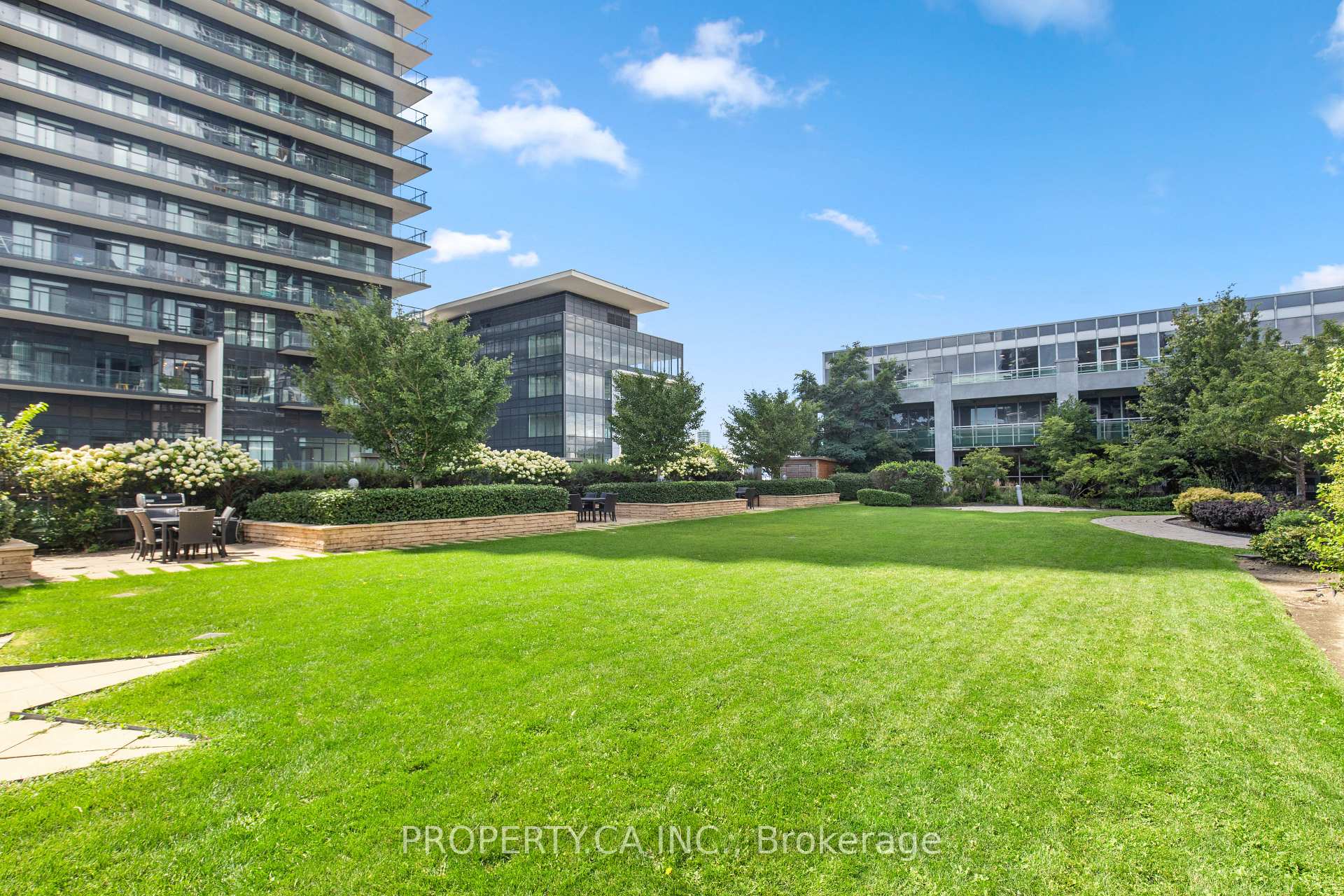 16 Brookers Lane 211, Toronto Unit: 211