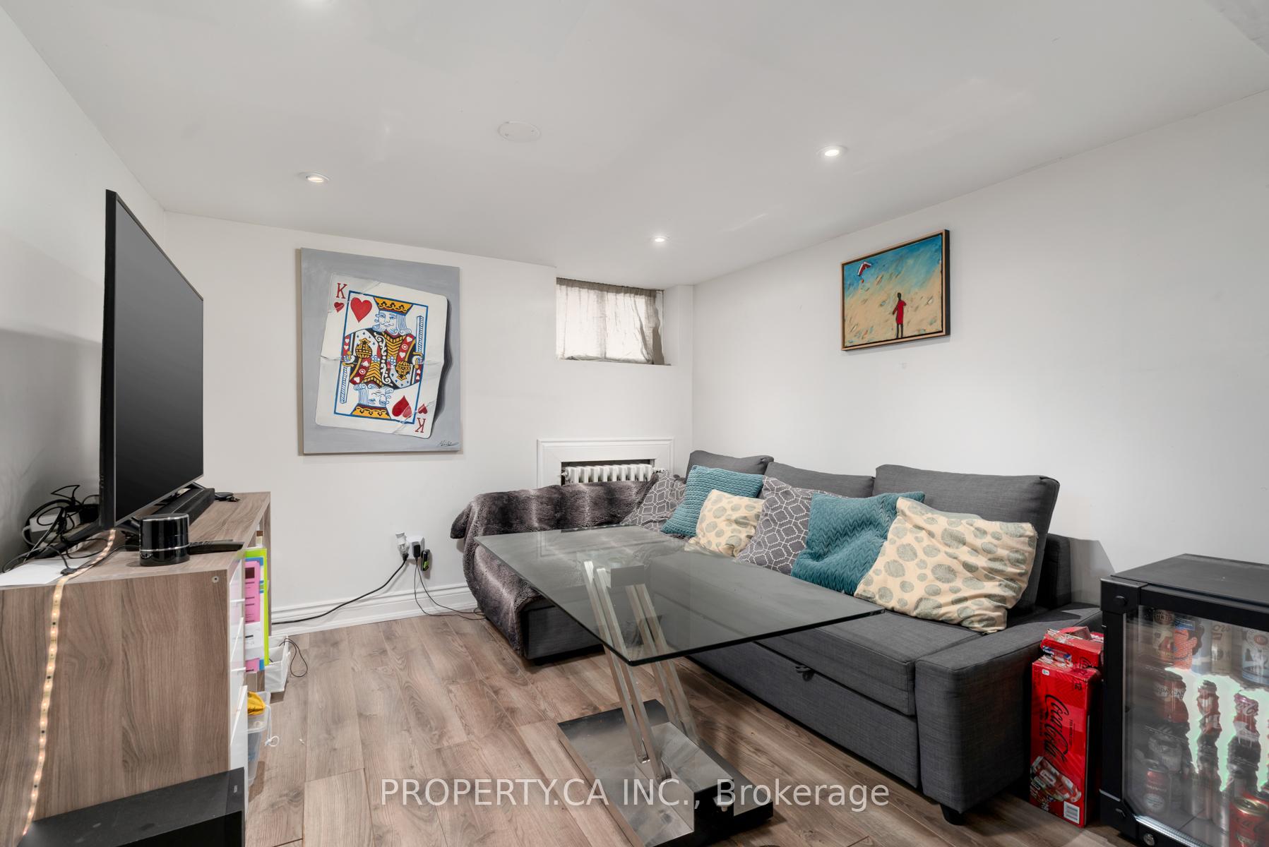 9 Fairview Avenue, Toronto