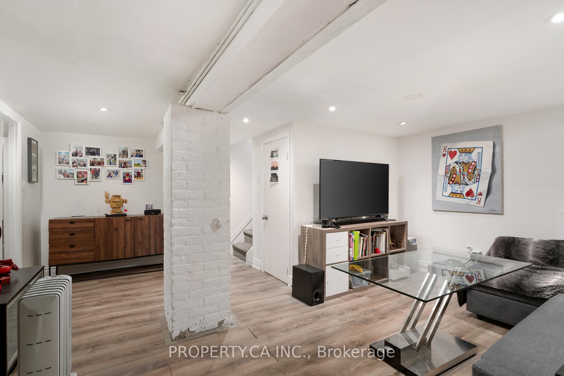 9 Fairview Avenue, Toronto