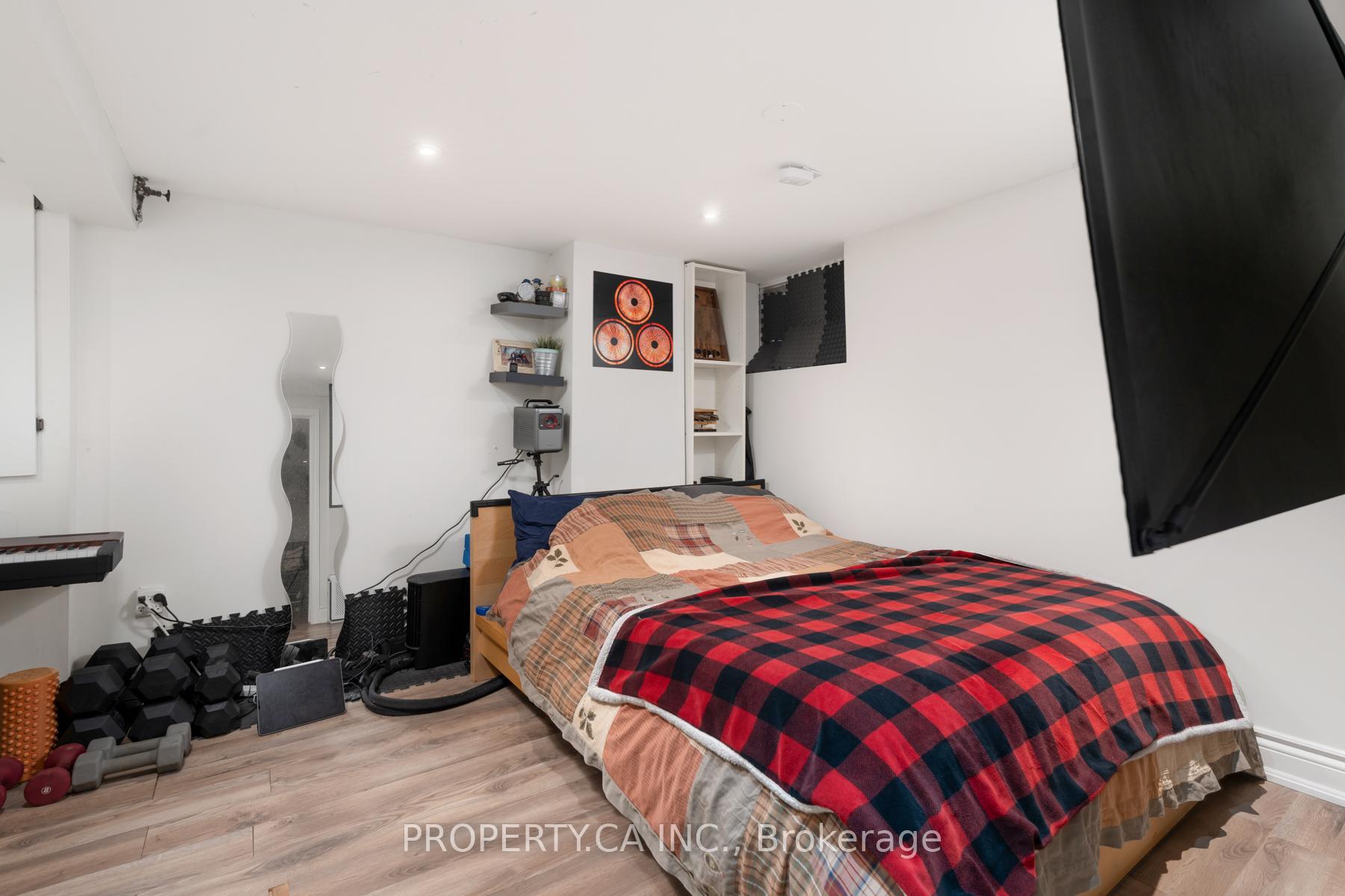 9 Fairview Avenue, Toronto