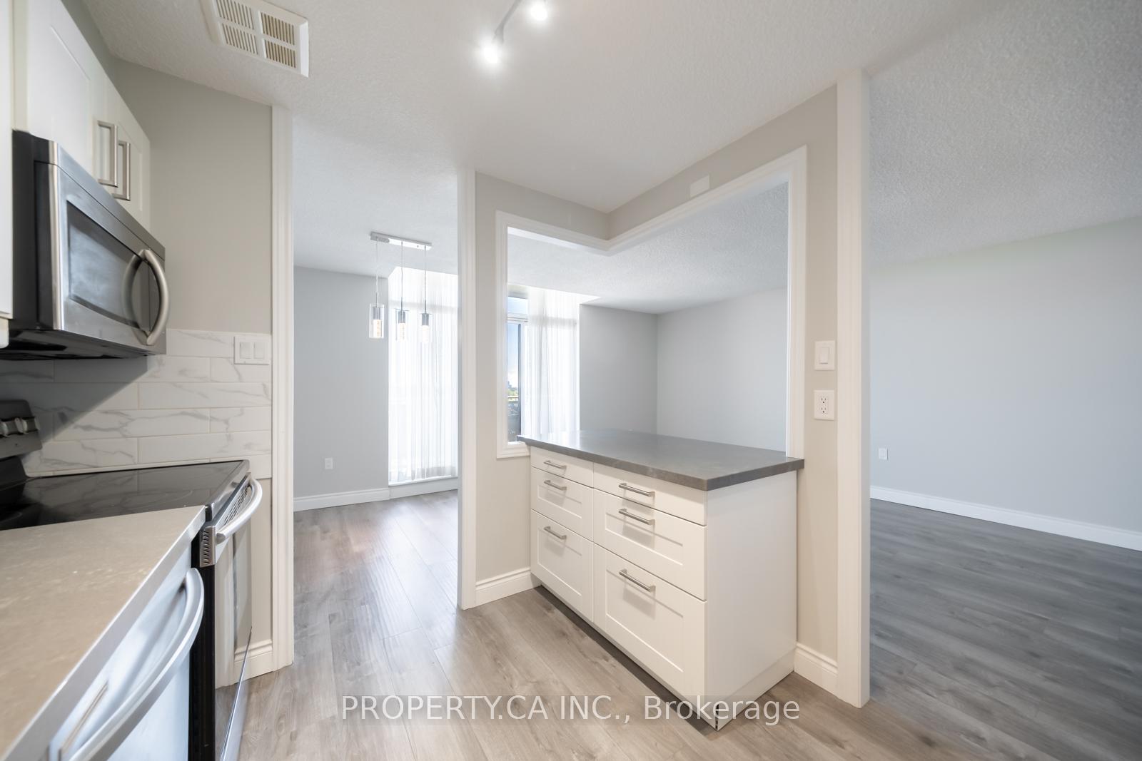355 Rathburn Road E 1204