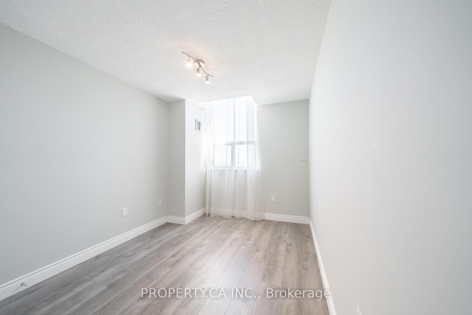 355 Rathburn Road E 1204