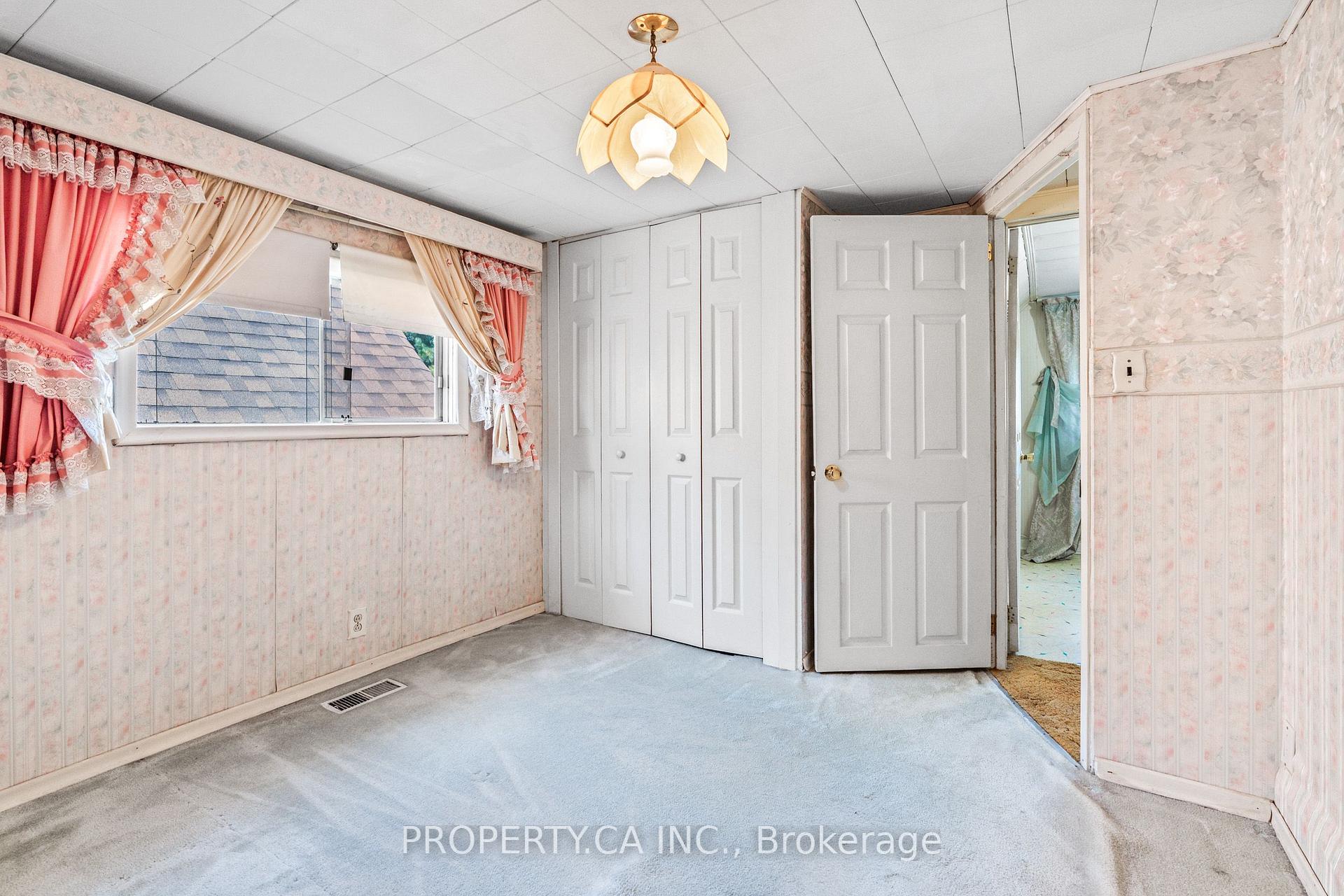16 Warren Crescent, Toronto