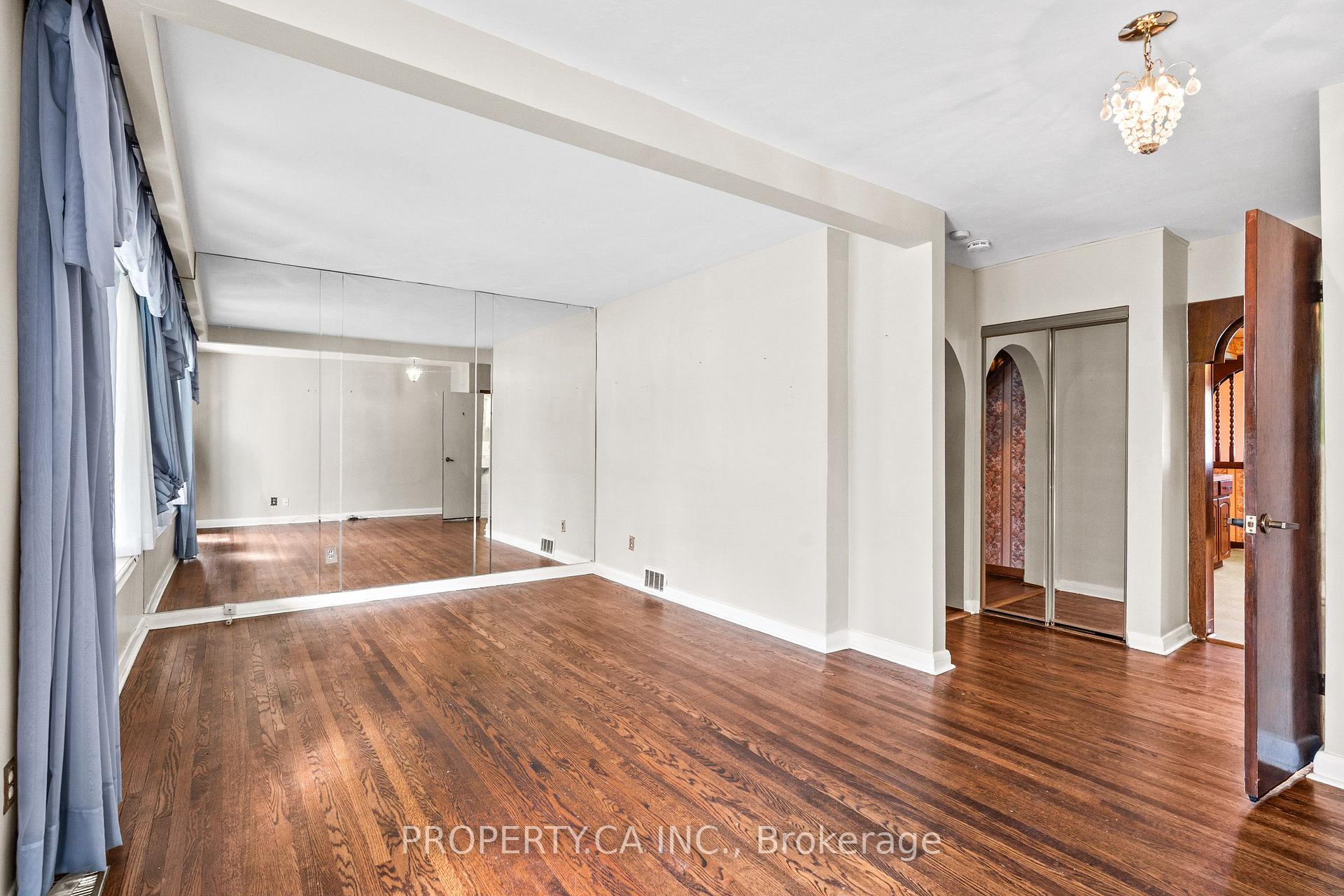 16 Warren Crescent, Toronto