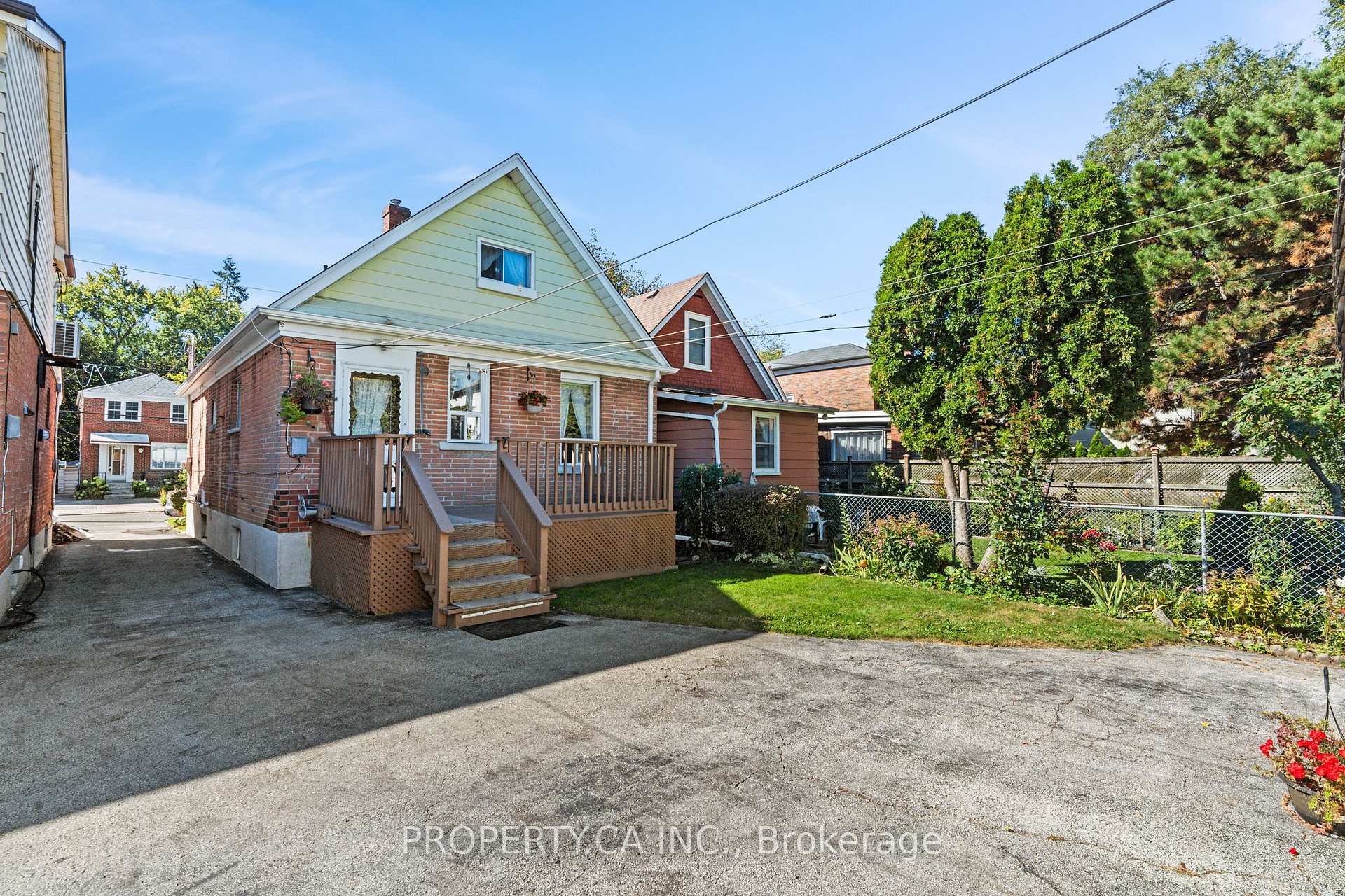 16 Warren Crescent, Toronto