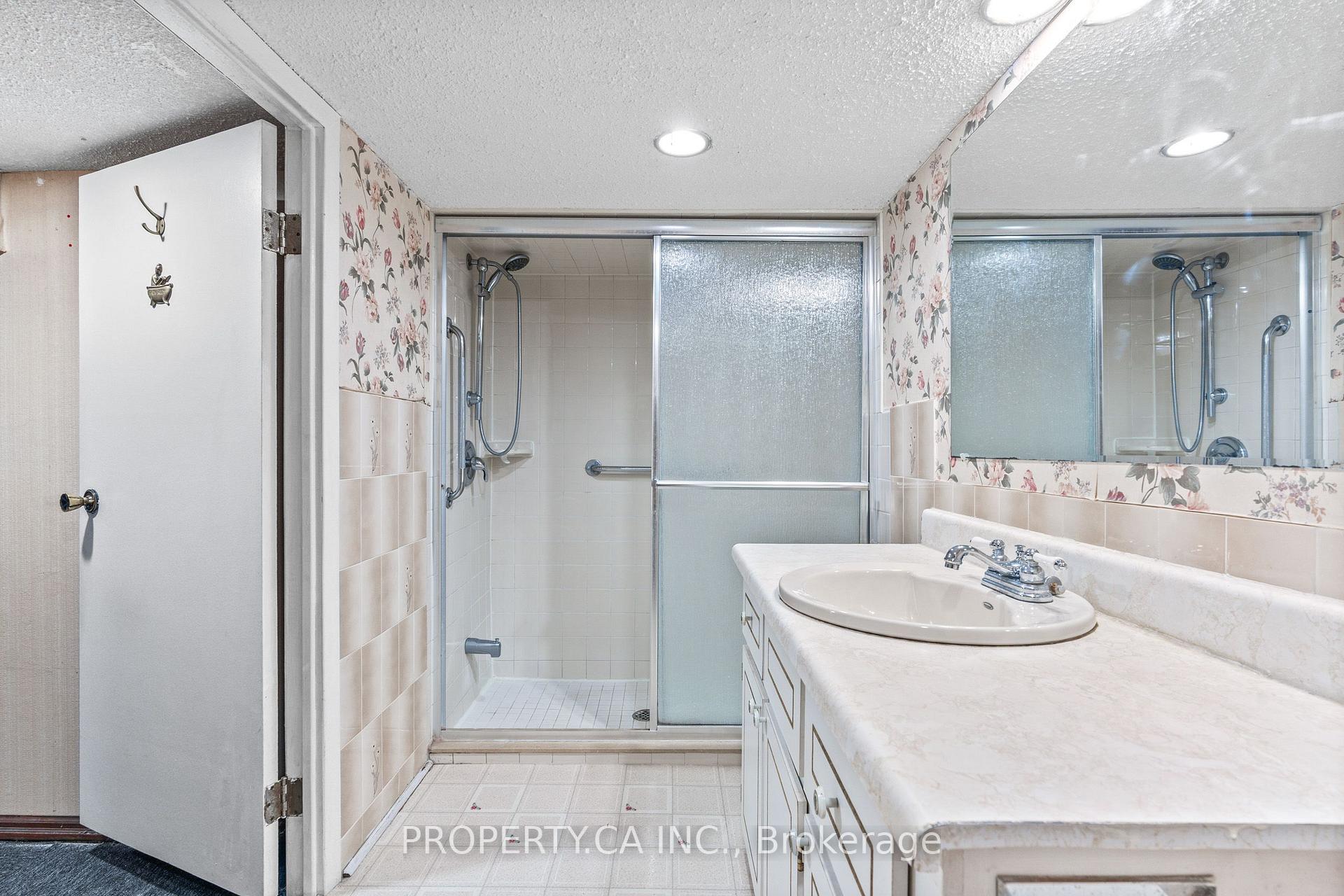 16 Warren Crescent, Toronto