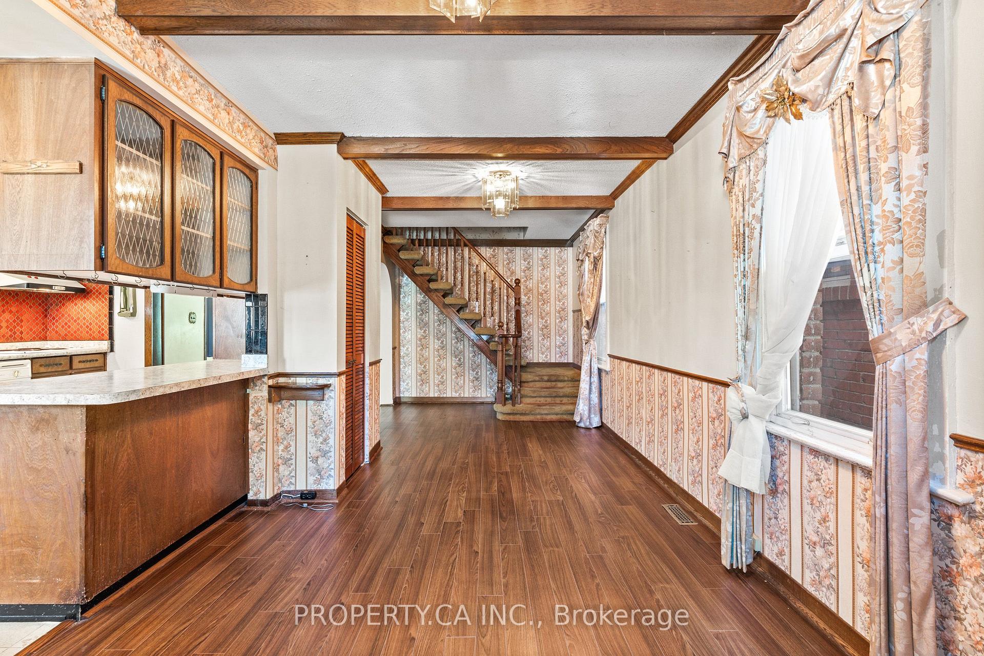 16 Warren Crescent, Toronto
