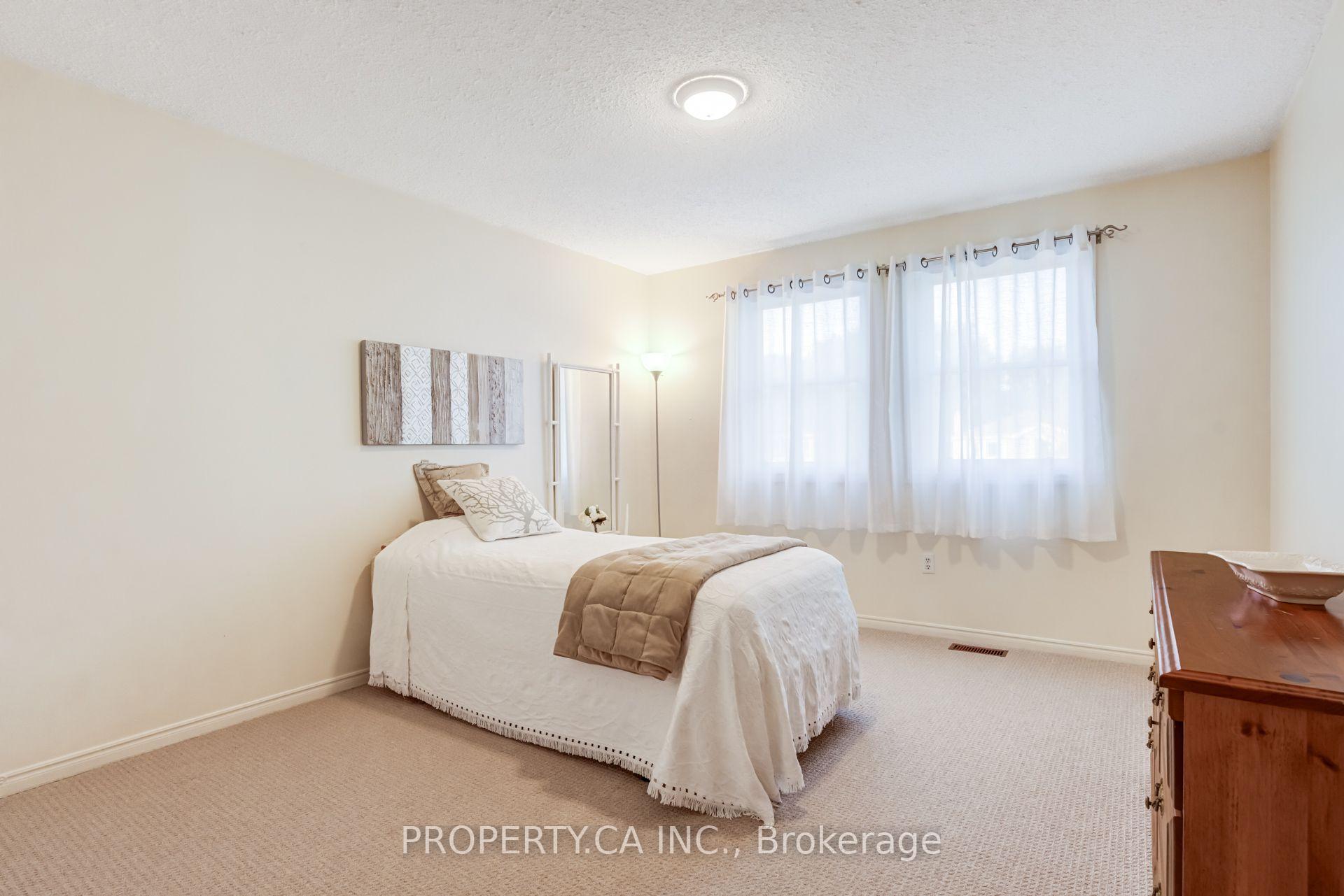 411 Freeman Crescent