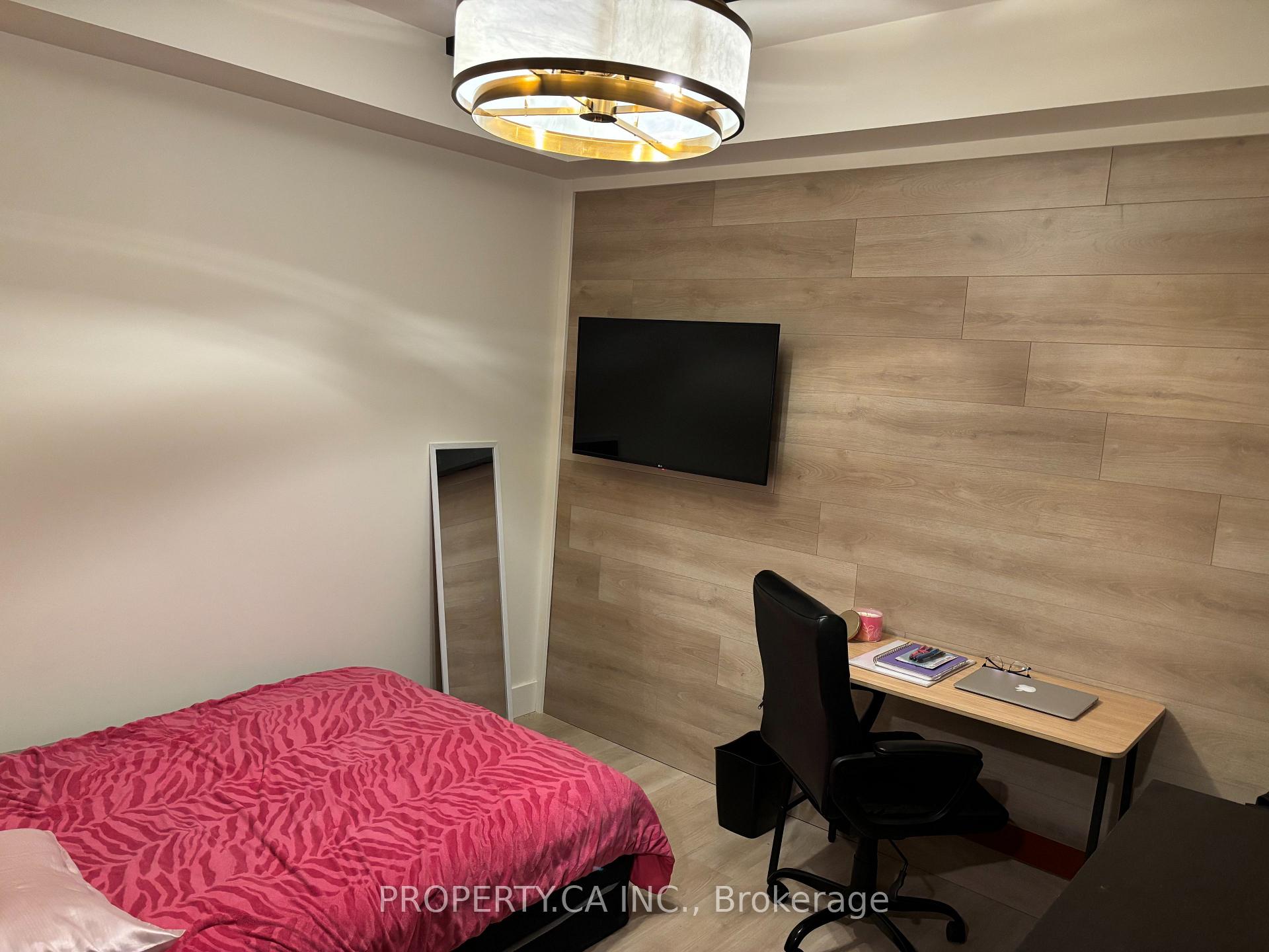 145 Columbia Street W 1001