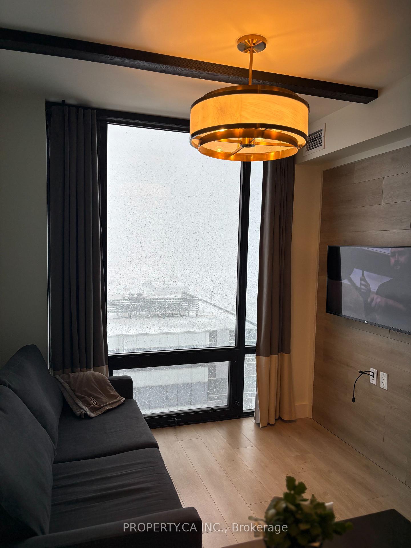 145 Columbia Street W 1001