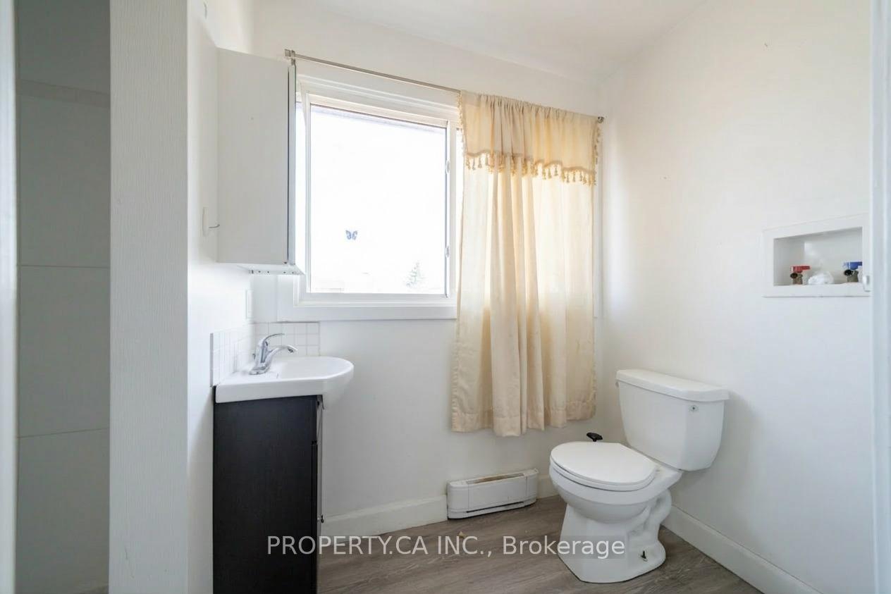 438 8 Highway #2 Upper