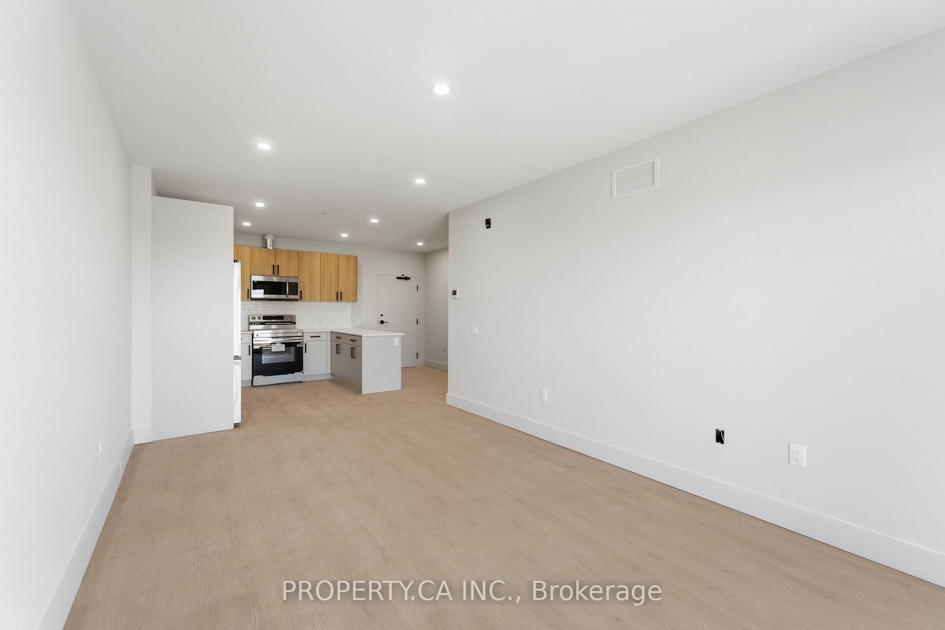 8 Hutt Lane 203