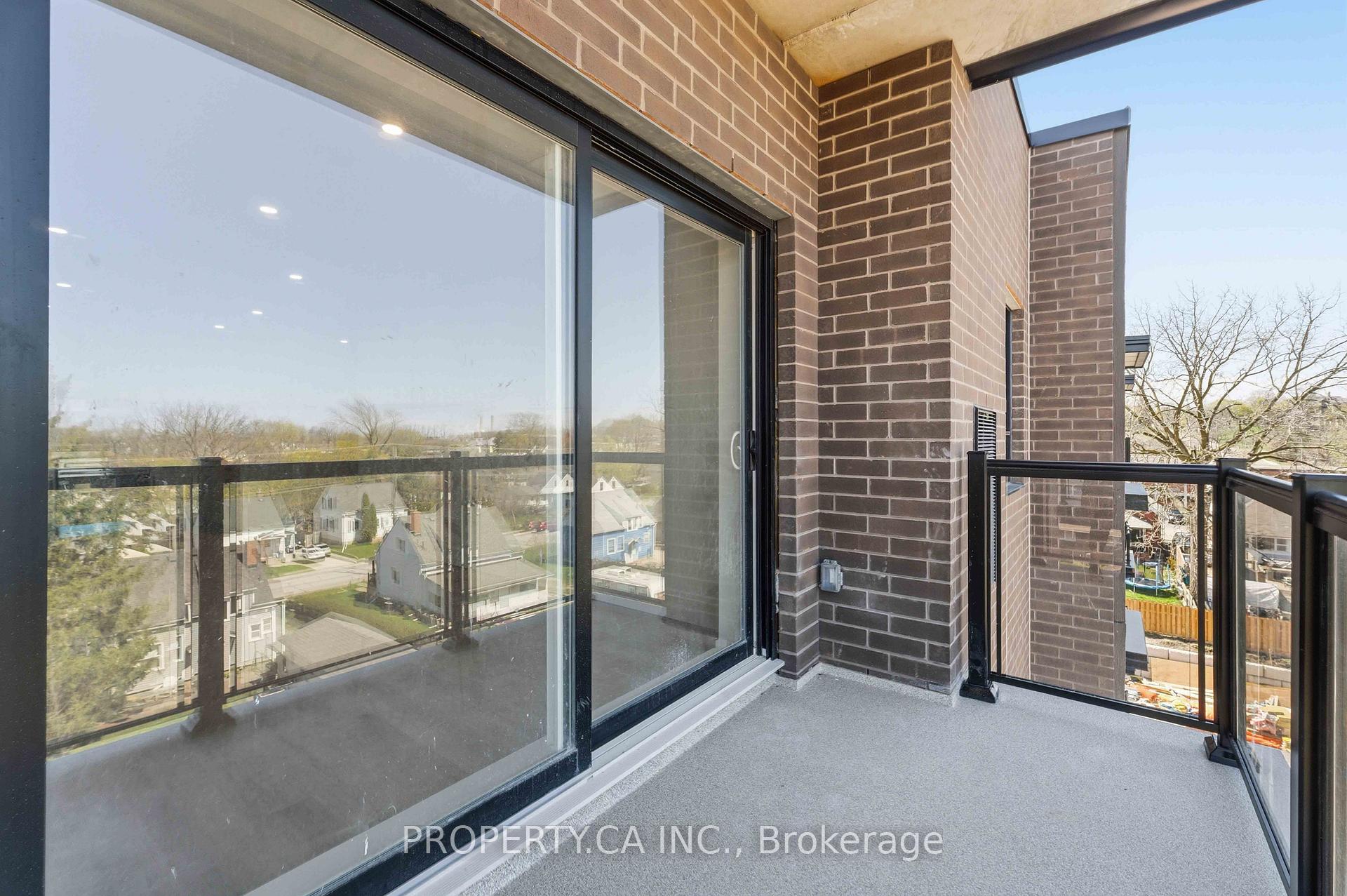 8 Hutt Lane 203