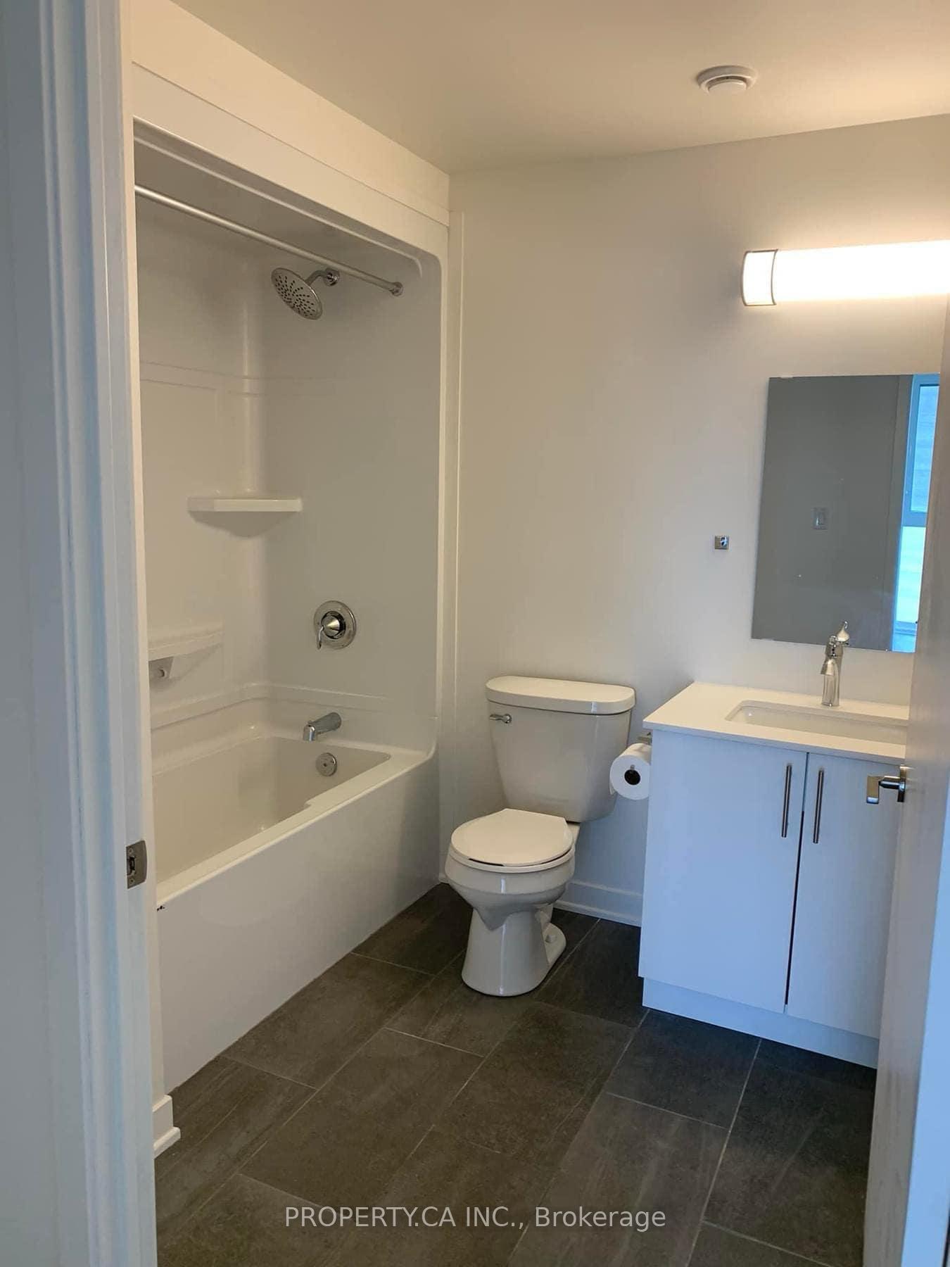 128 King Street N 1009