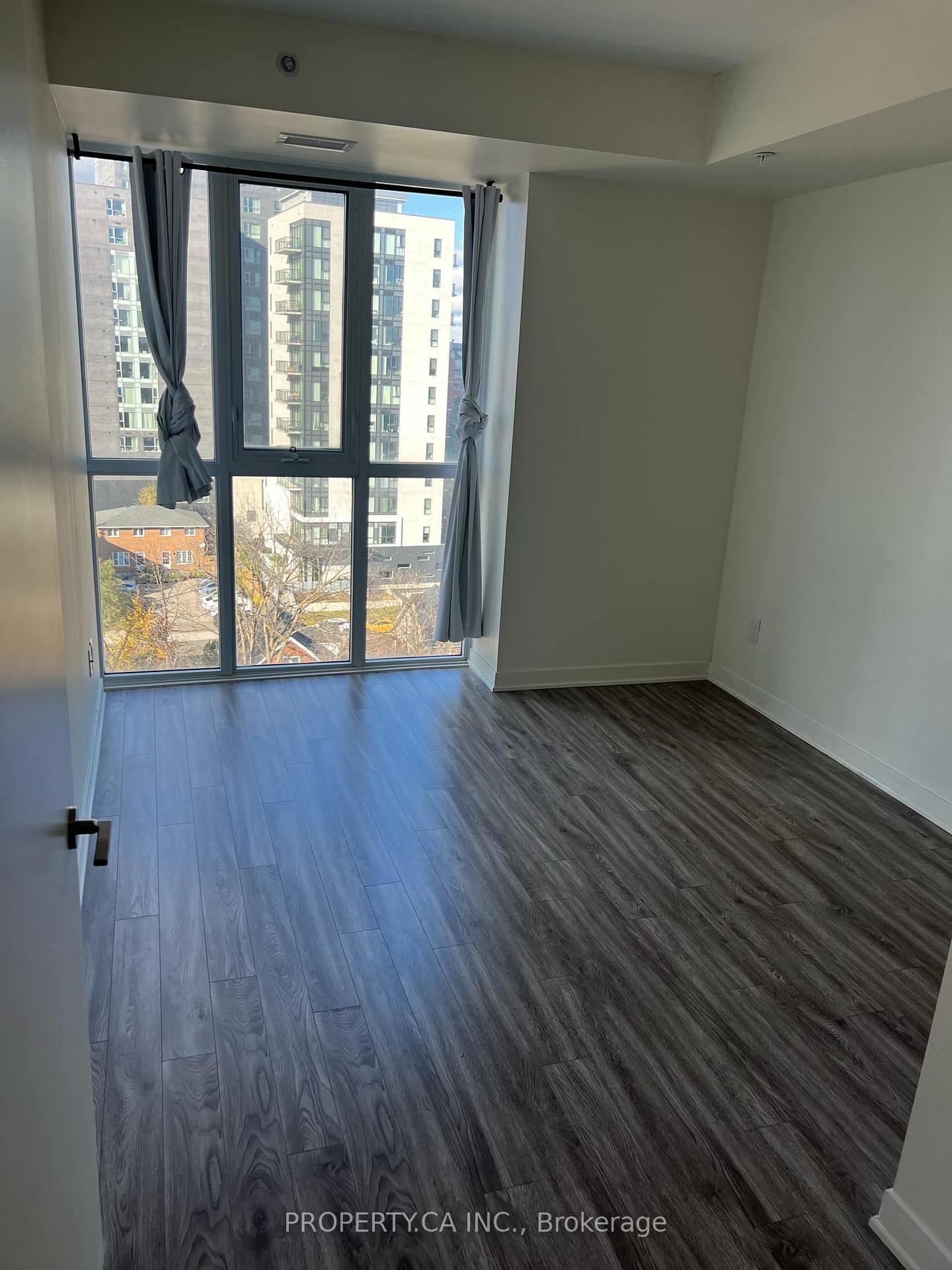 128 King Street N 1009