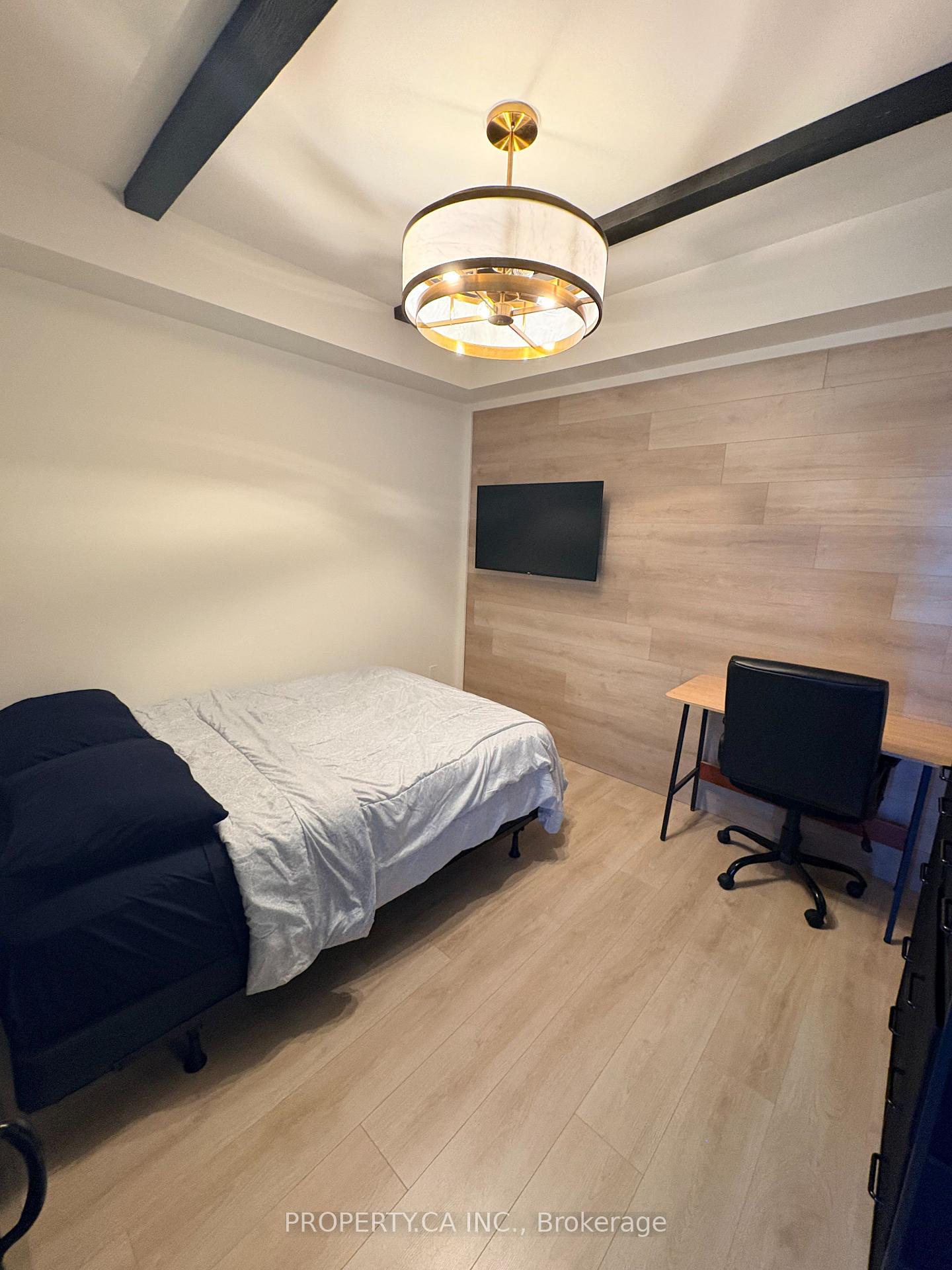 145 Columbia Street W 1001