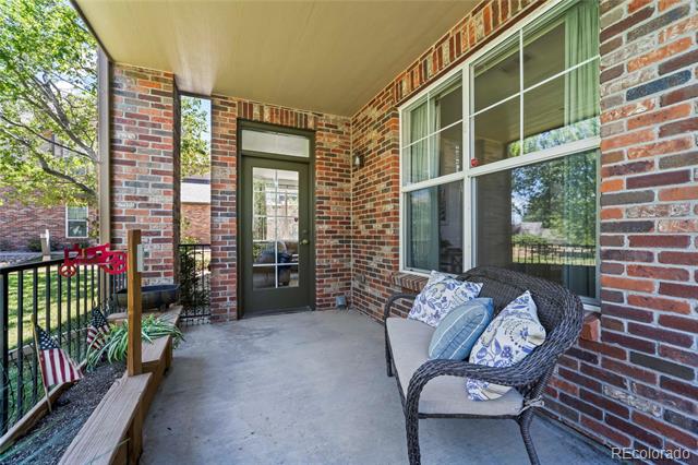 2210 S Vaughn Way Unit: 101