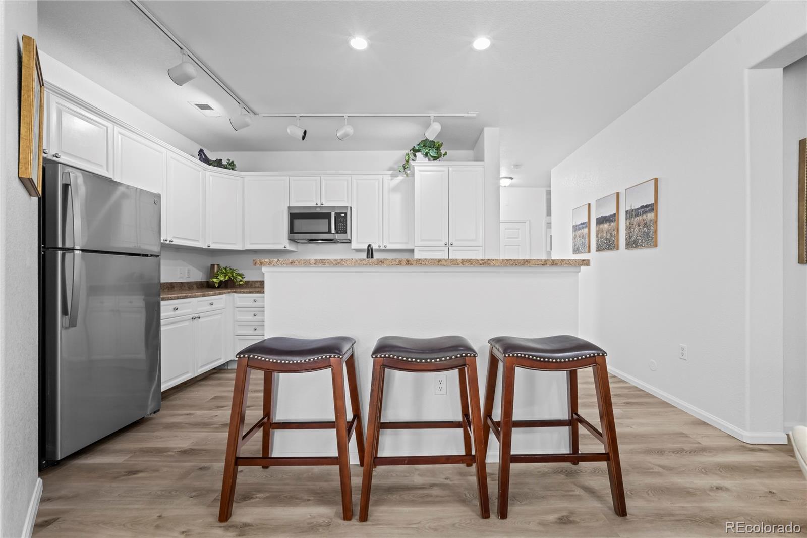 2210 S Vaughn Way Unit: 101