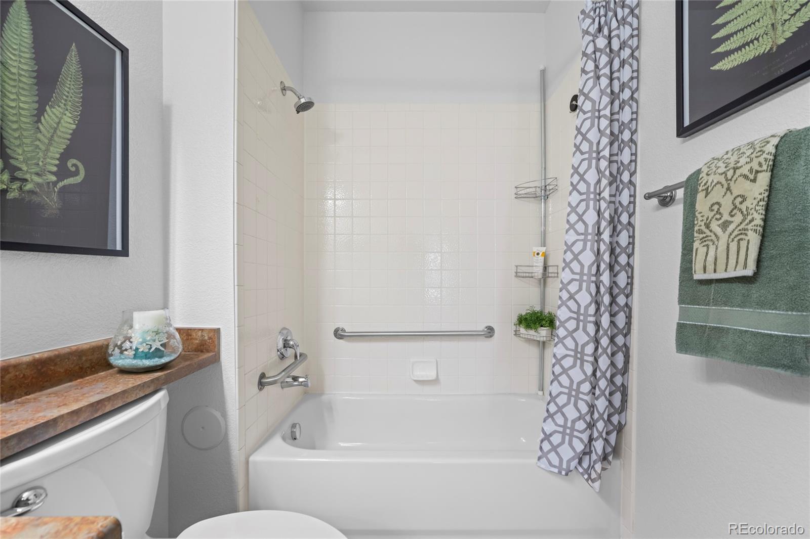 2210 S Vaughn Way Unit: 101