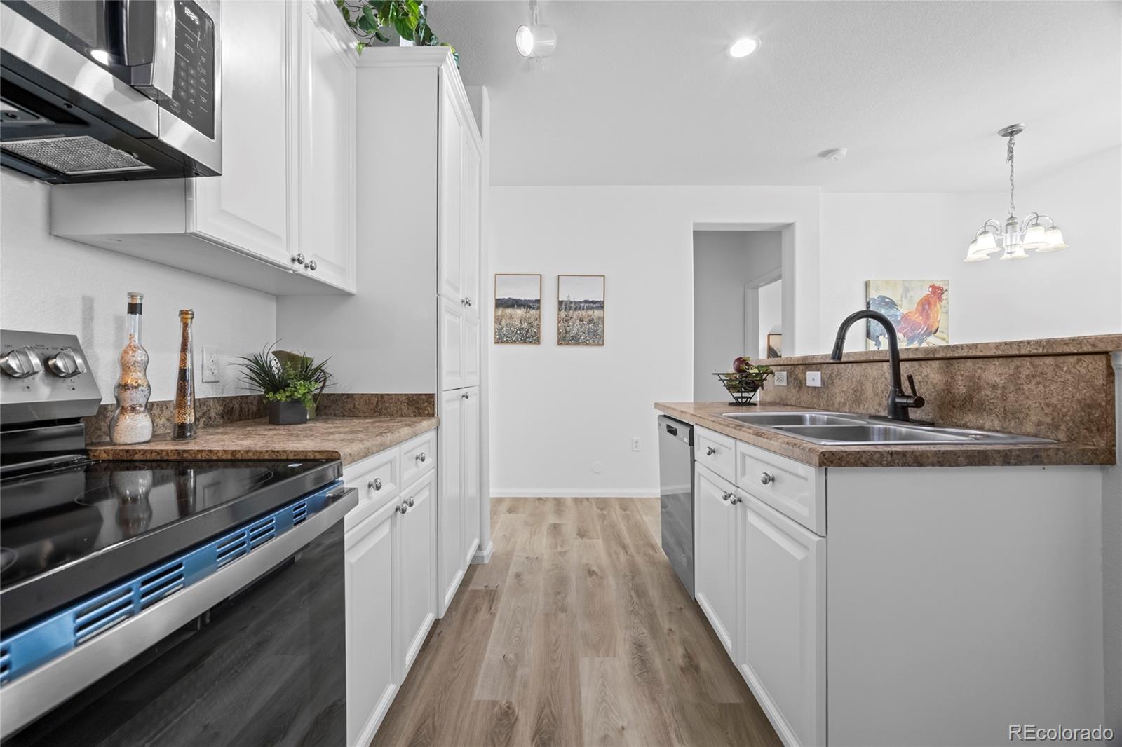 2210 S Vaughn Way Unit: 101