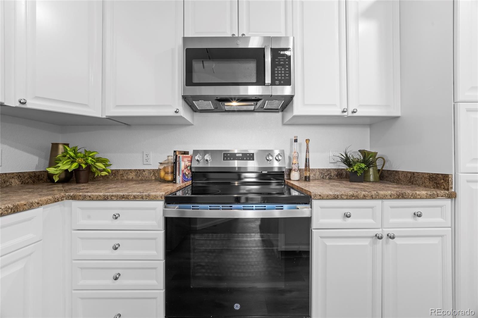 2210 S Vaughn Way Unit: 101