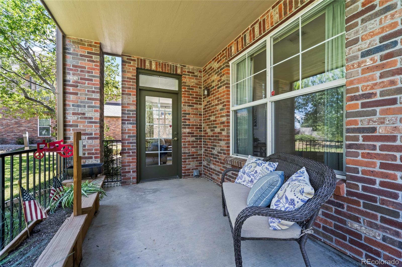 2210 S Vaughn Way Unit: 101