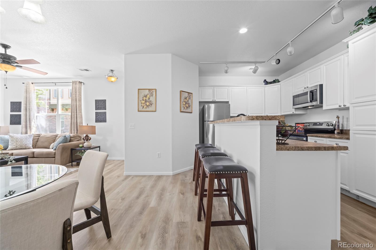 2210 S Vaughn Way Unit: 101