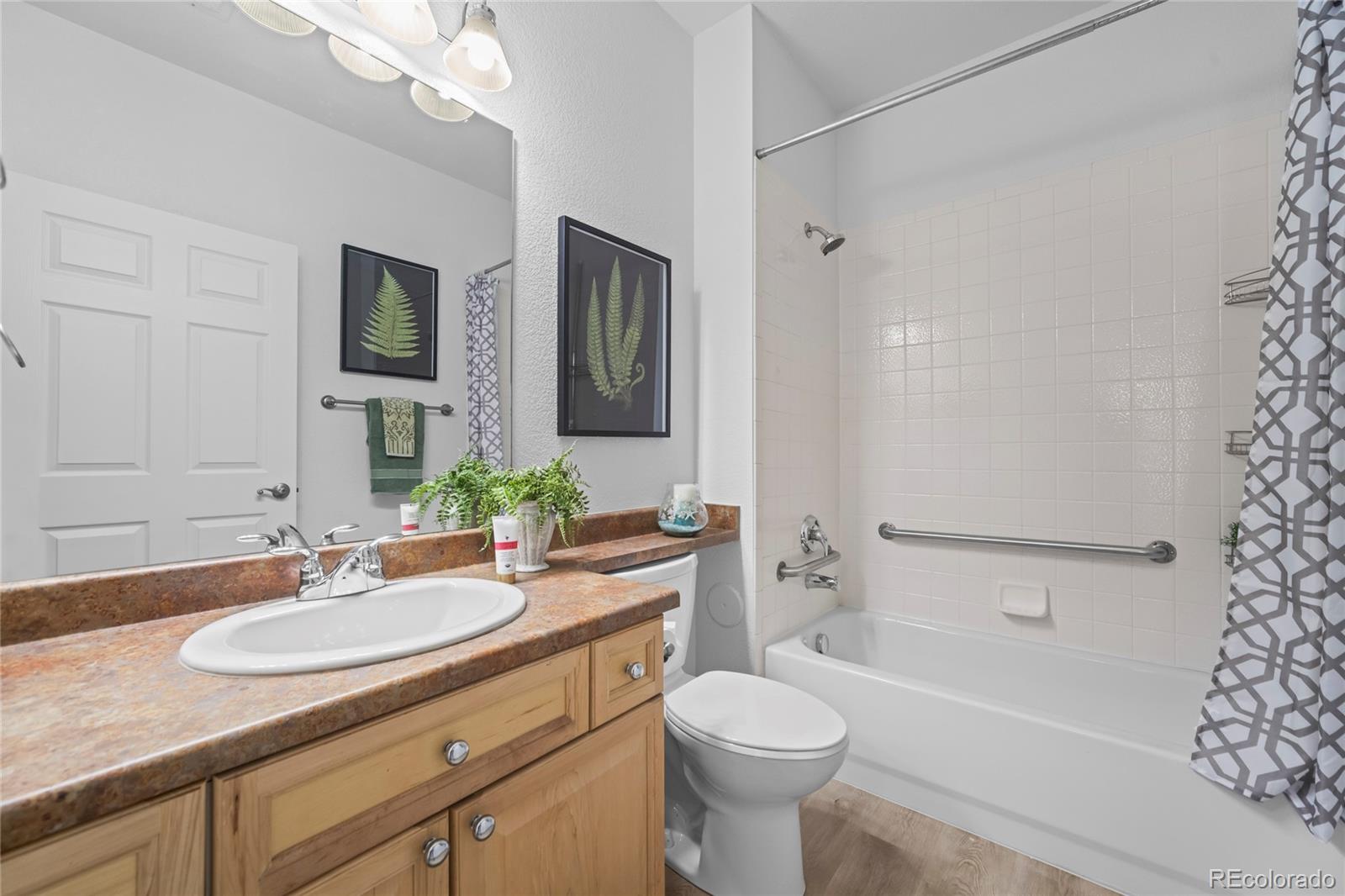 2210 S Vaughn Way Unit: 101