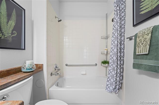 2210 S Vaughn Way Unit: 101