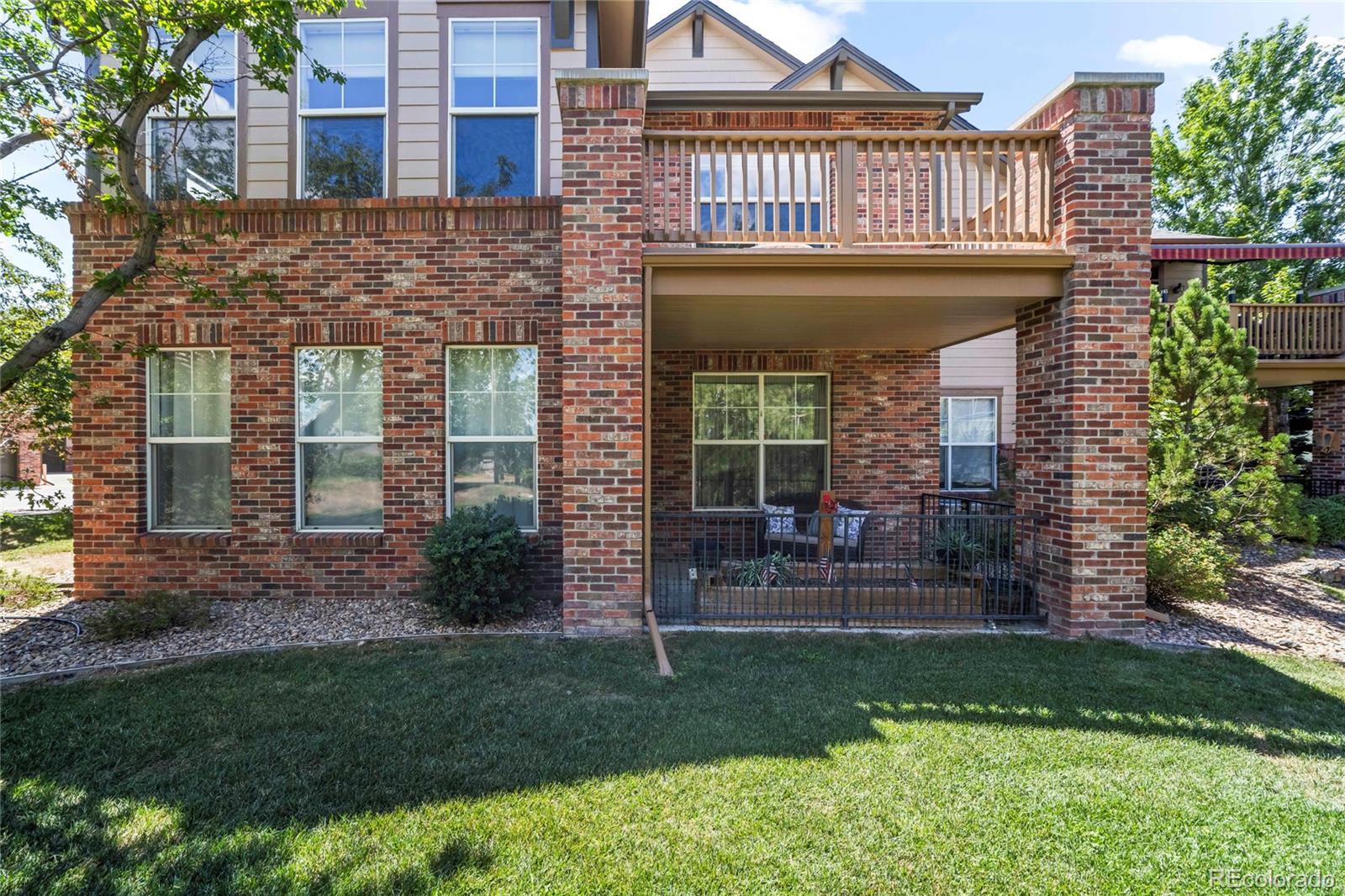 2210 S Vaughn Way Unit: 101
