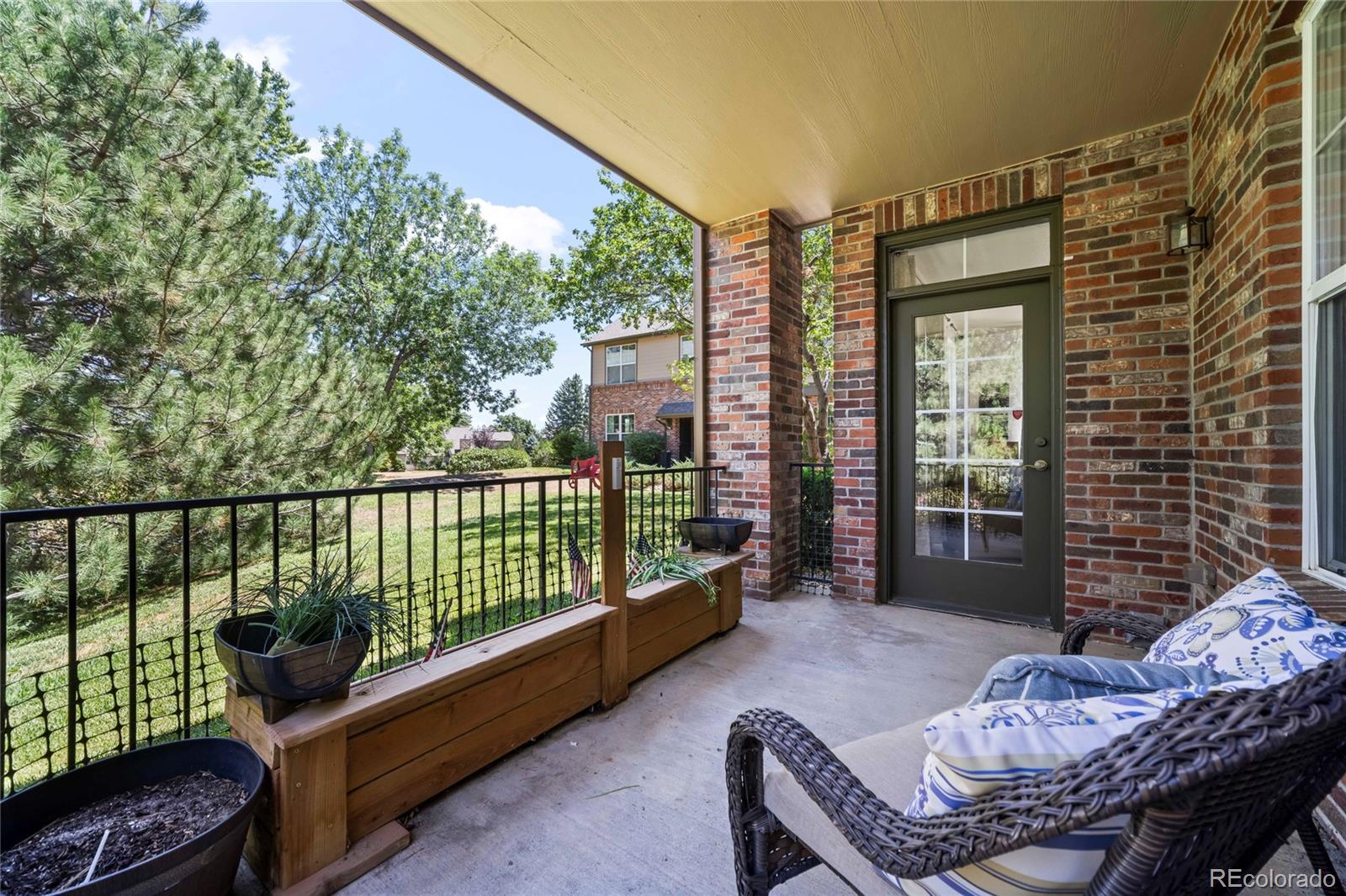 2210 S Vaughn Way Unit: 101